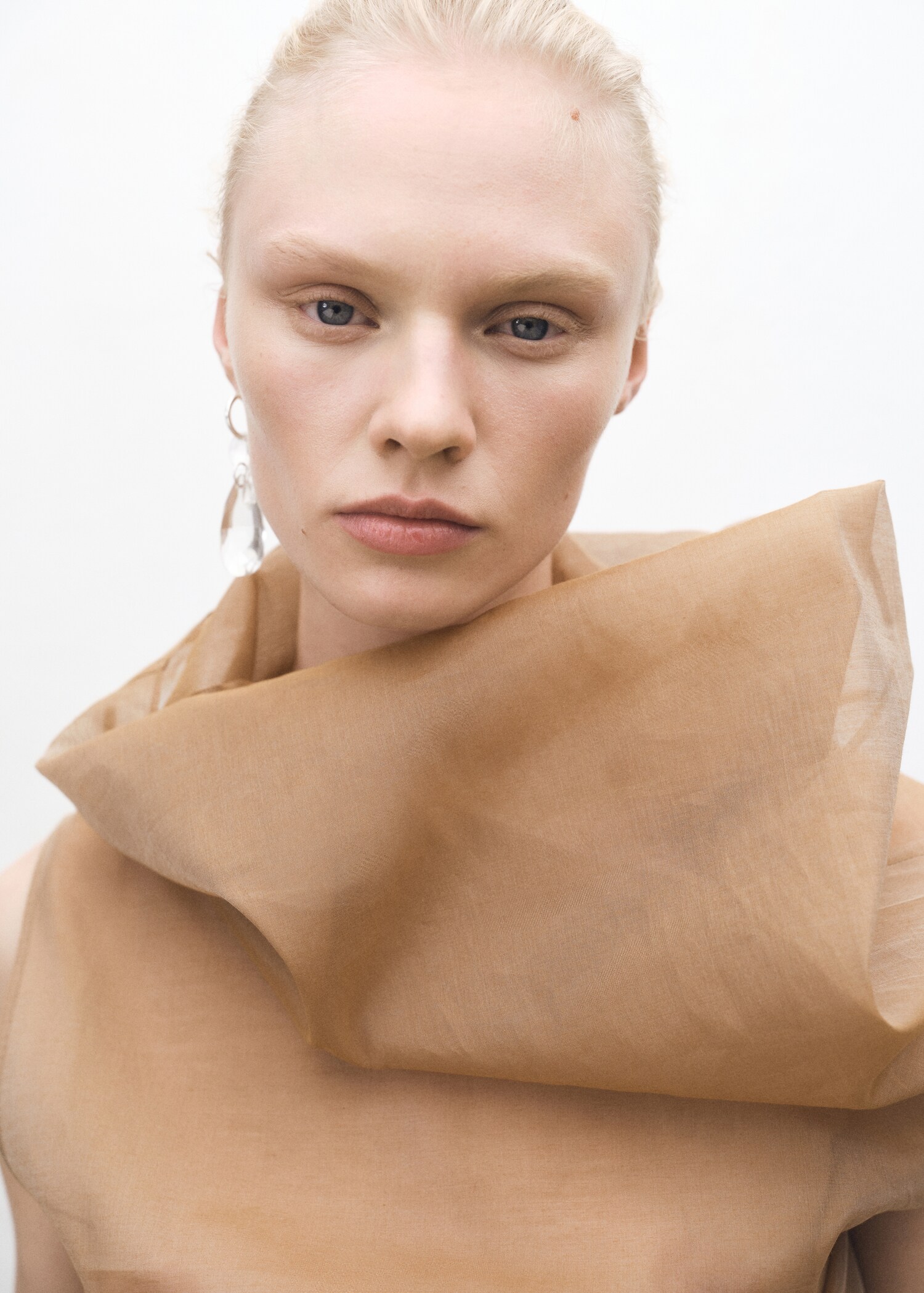 Seidenbluse mit asymmetrischem Kragen - Detail des Artikels 1