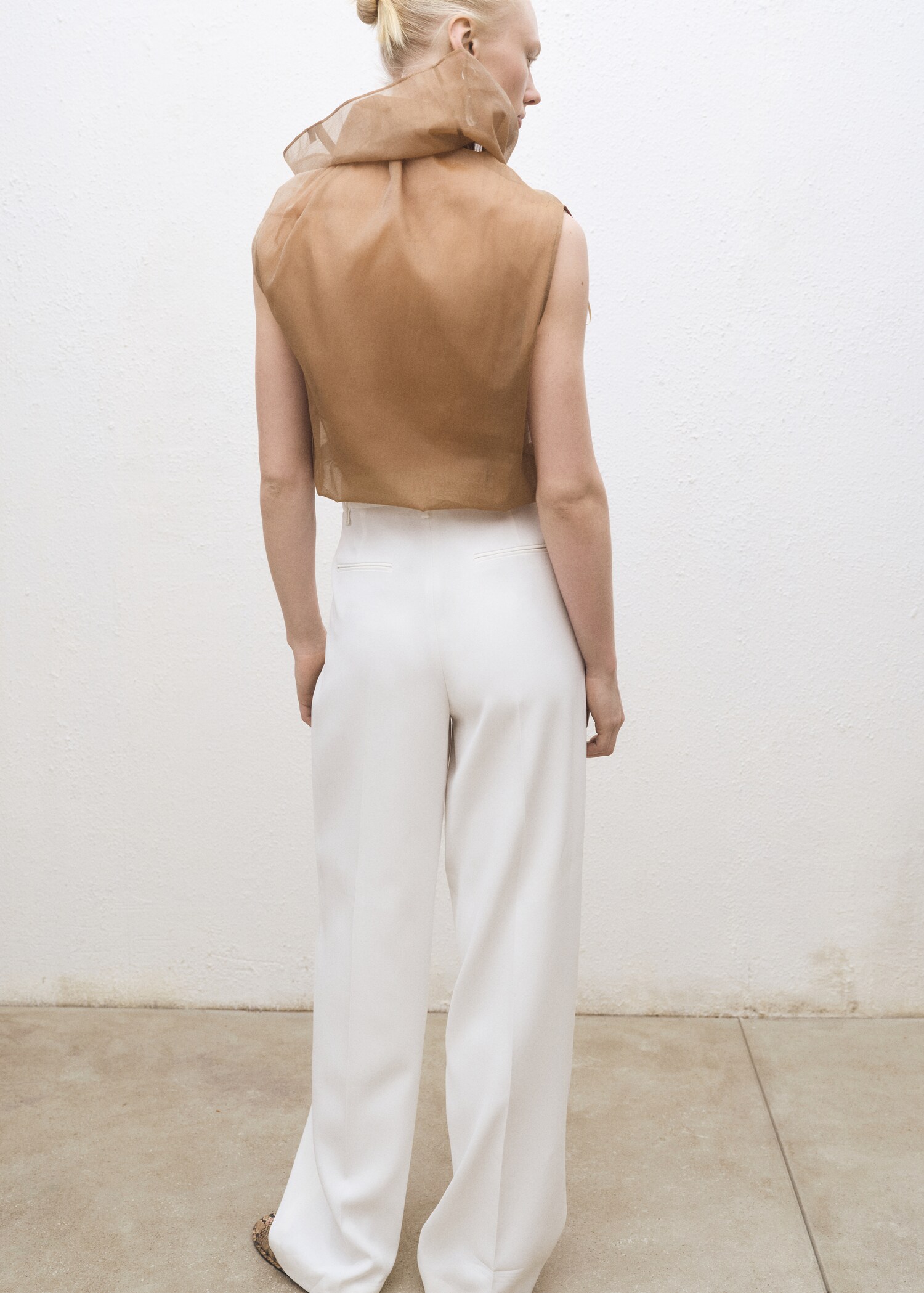 Seidenbluse mit asymmetrischem Kragen - Rückseite des Artikels