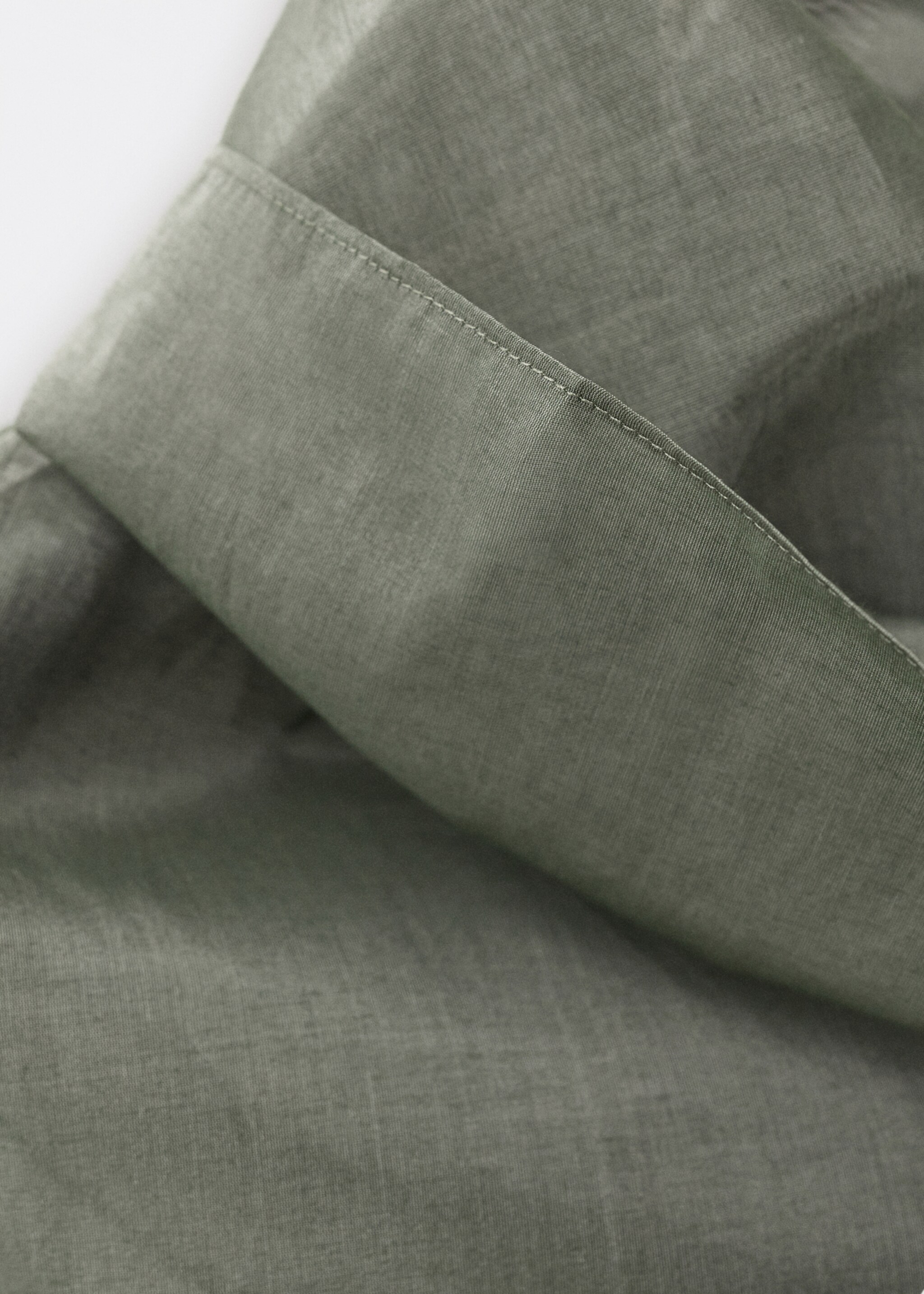 Seidenbluse mit asymmetrischem Kragen - Detail des Artikels 0, Waldgrün. Ref: 87024419-00.