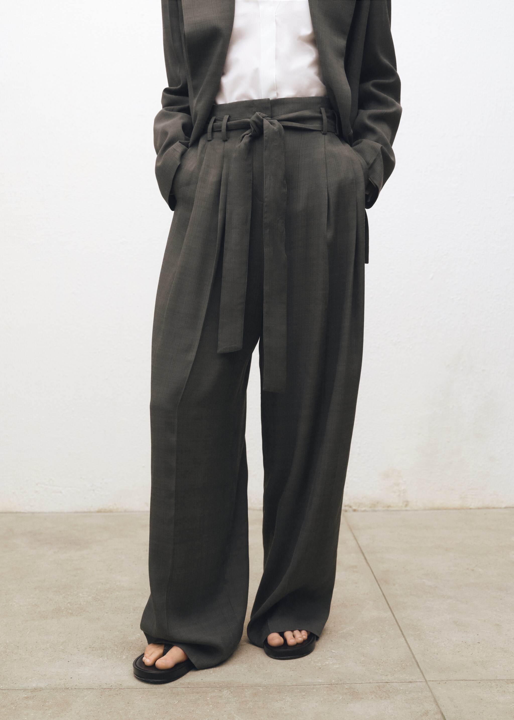 Suit trousers with belt clips - Medium plane, Khaki. Ref: 87024421-00.