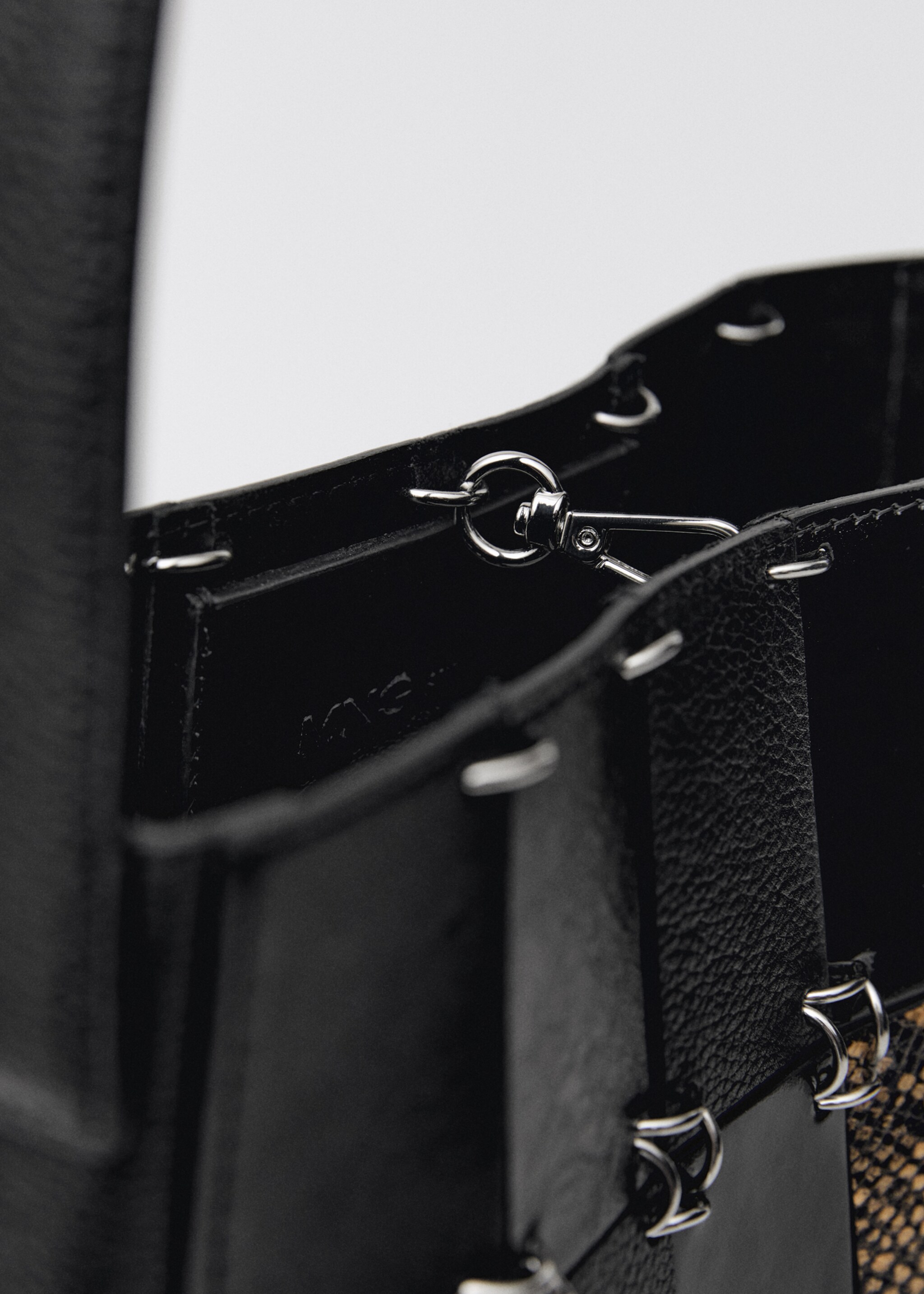 Combined-patchwork leather bag - Details of the article 2, Black. Ref: 87024424-00.