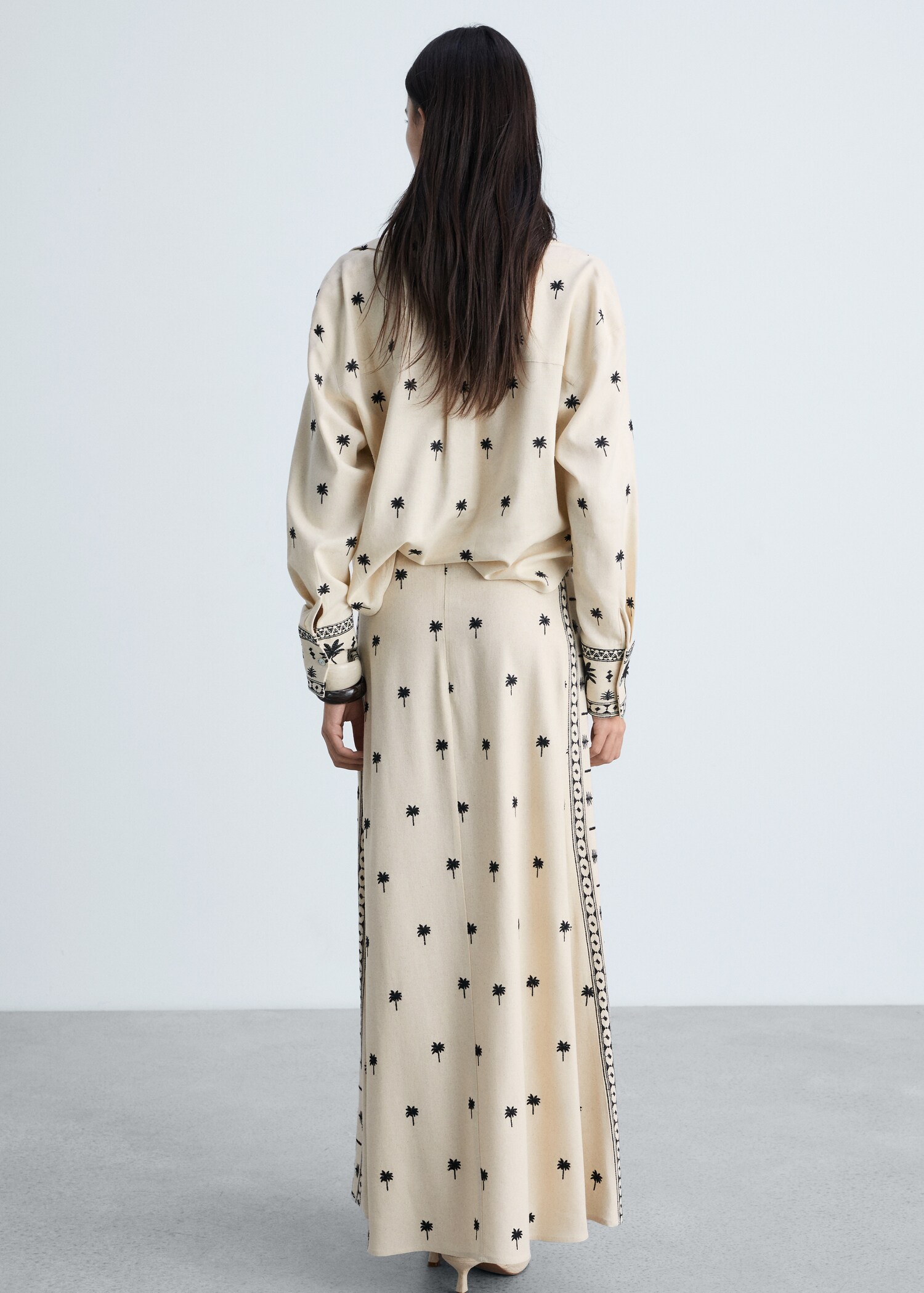 Falda evasé bordada - Reverso del artículo