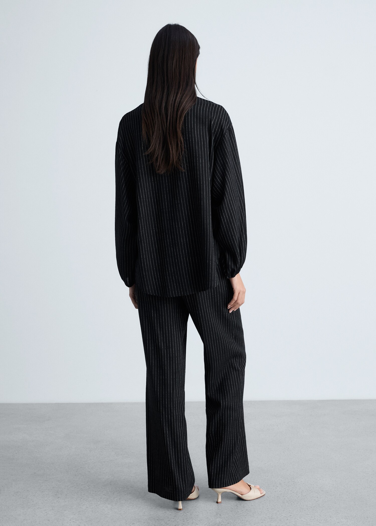 Gerade geschnittene Streifenhose - Rückseite des Artikels