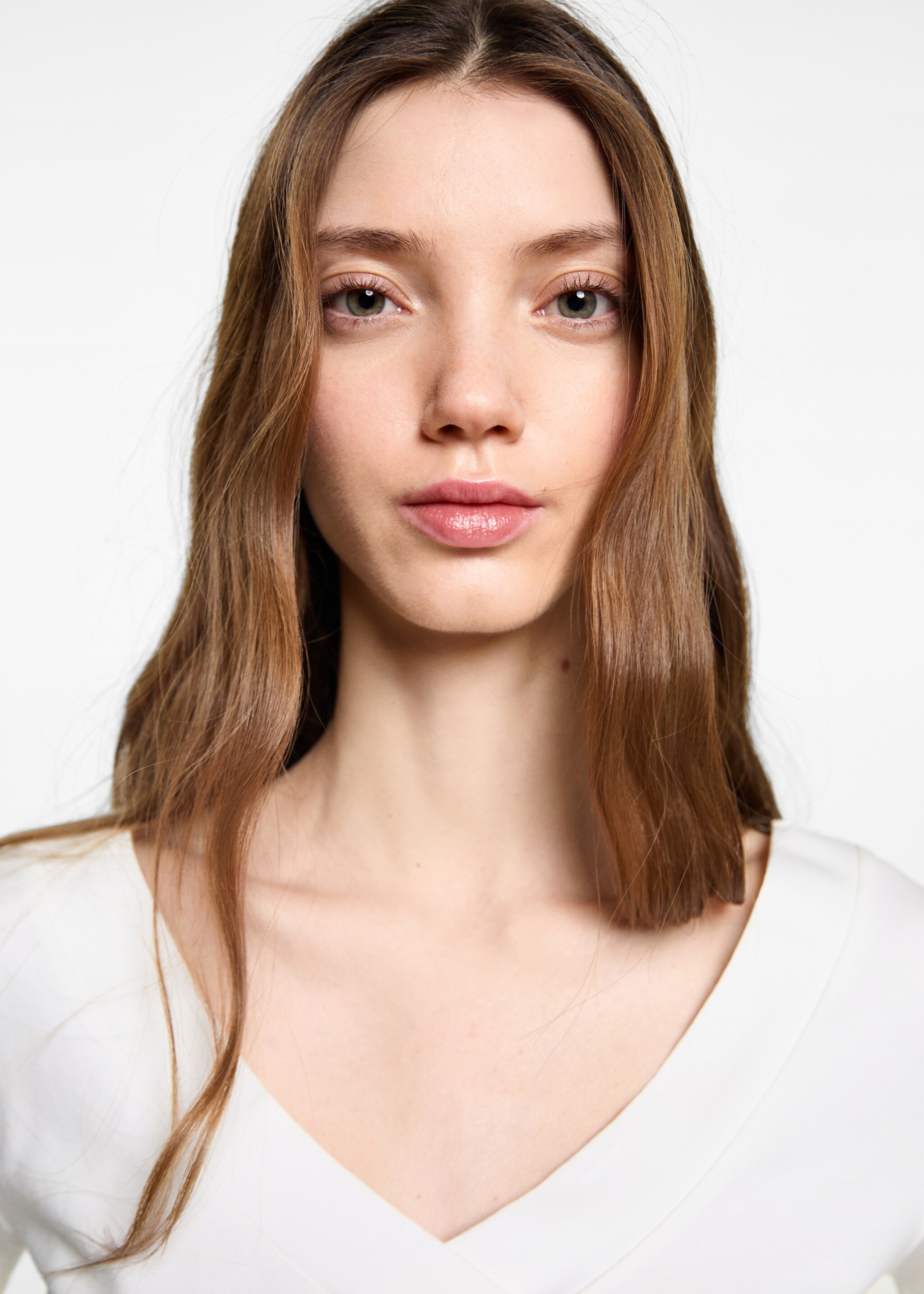 Halter-neck knitted top with fringe detail - Details of the article 1, Off White. Ref: 87024788-00.