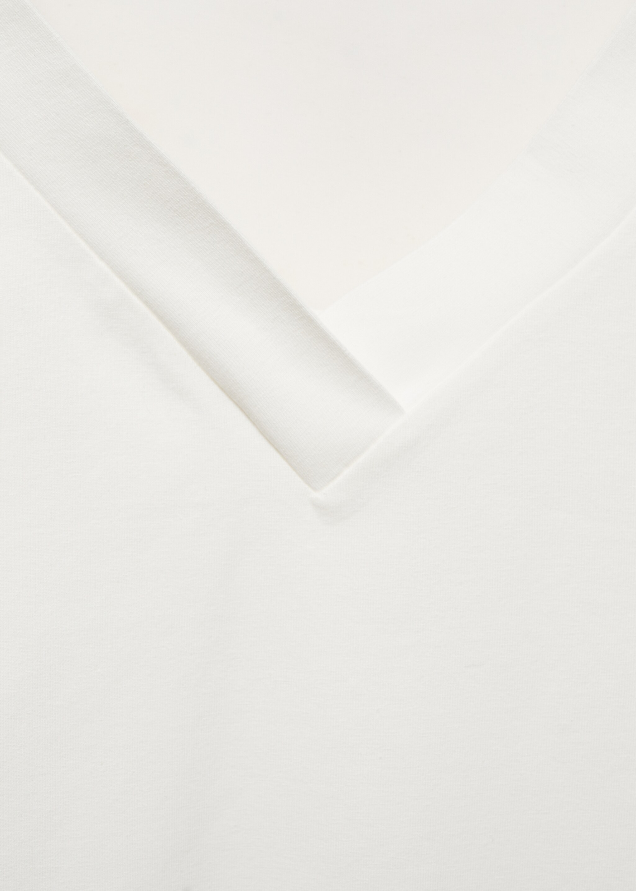 Halter-neck knitted top with fringe detail - Details of the article 8, Off White. Ref: 87024788-00.