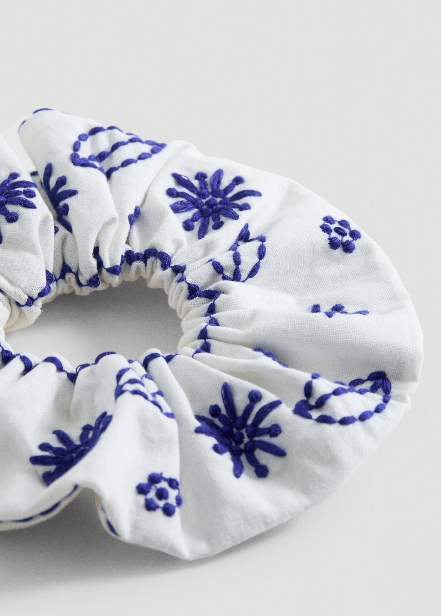 Élastique à cheveux broderie - Plan moyen