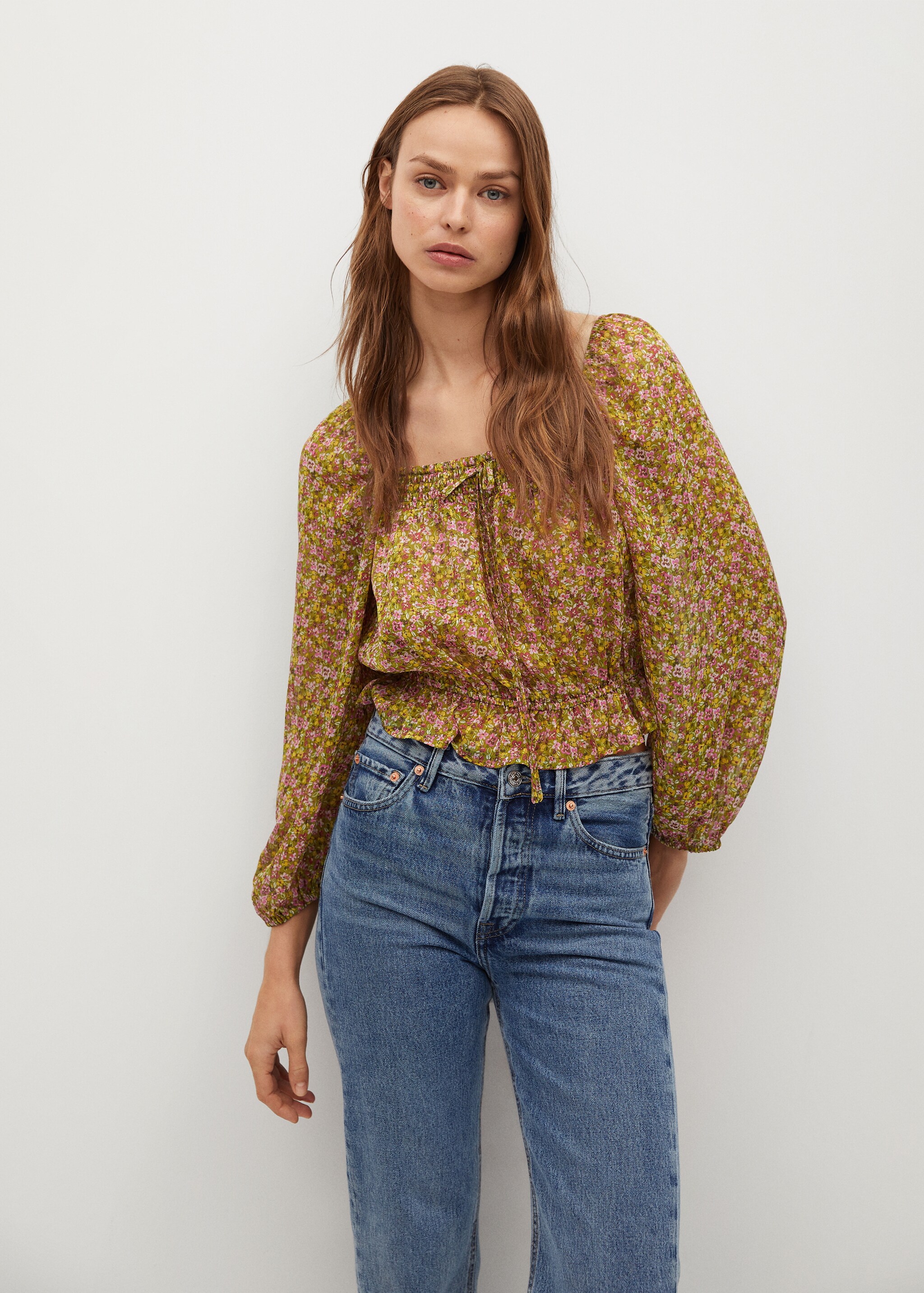 Blusa off-shoulder estampada - Plano medio