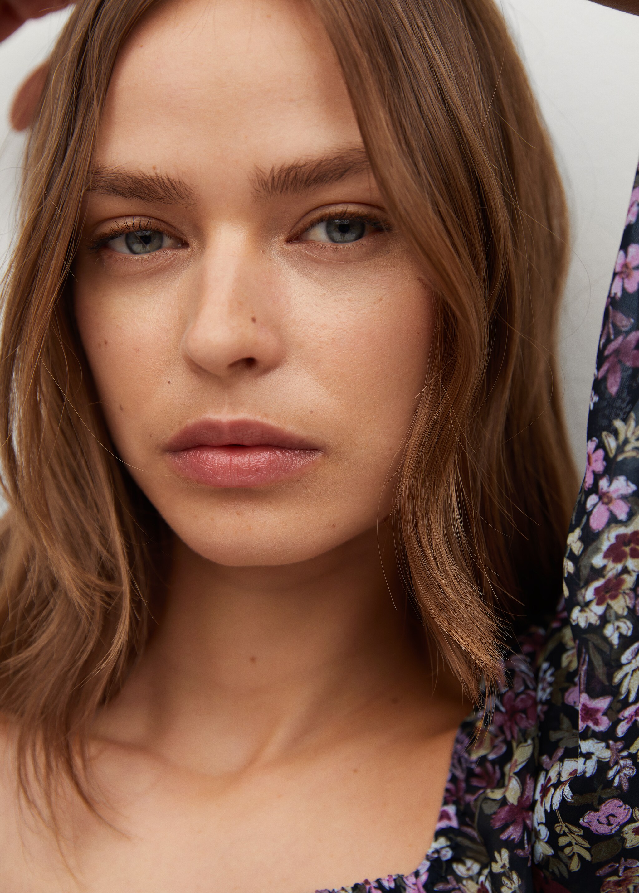 Blusa off-shoulder estampada - Detalle del artículo 2