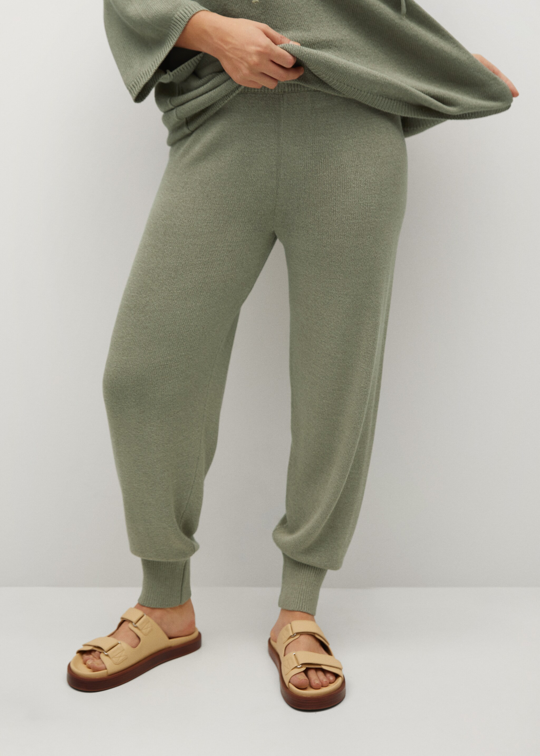 Pantalón baggy punto - Plano medio