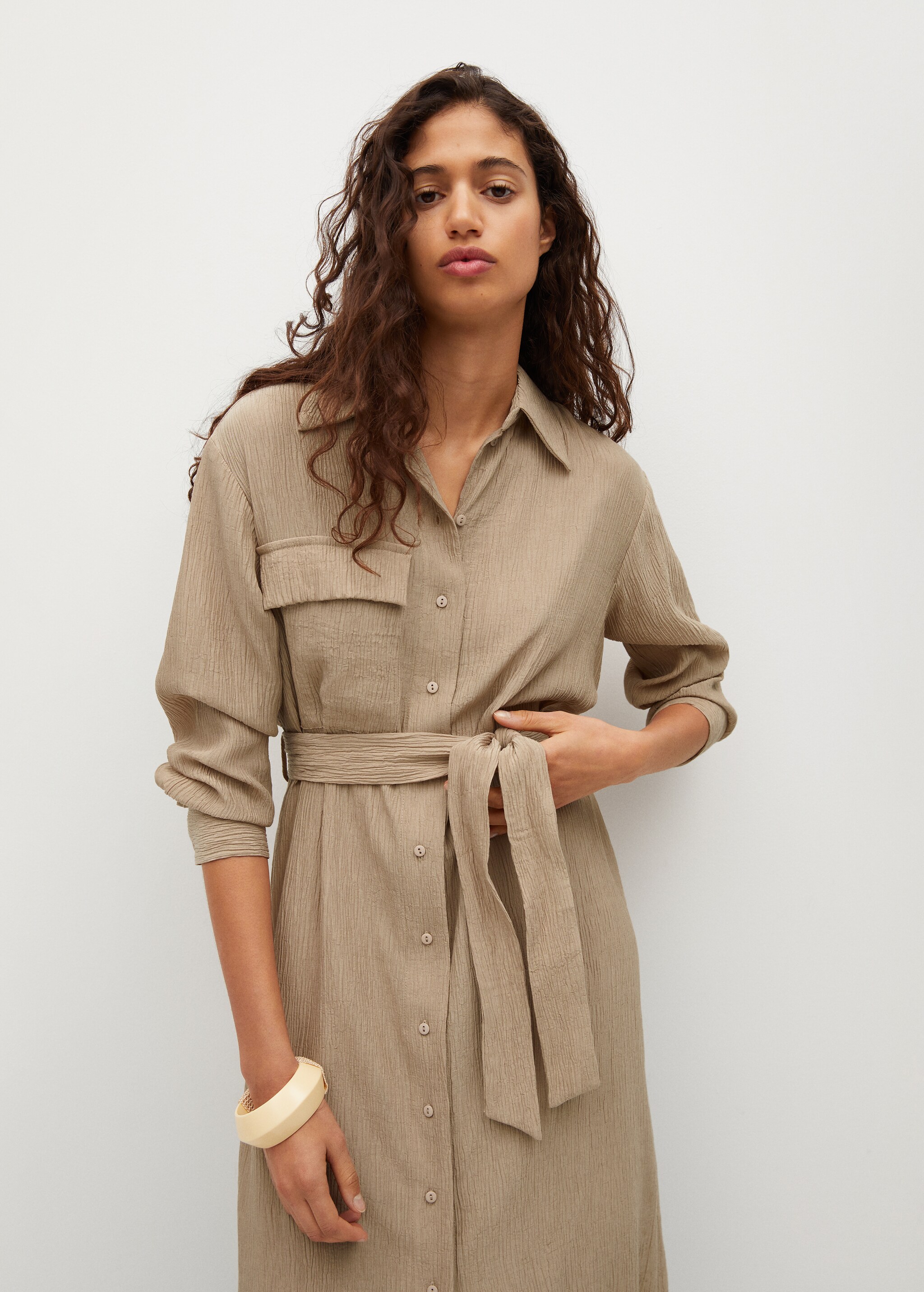 Vestido camisero textura - Plano medio
