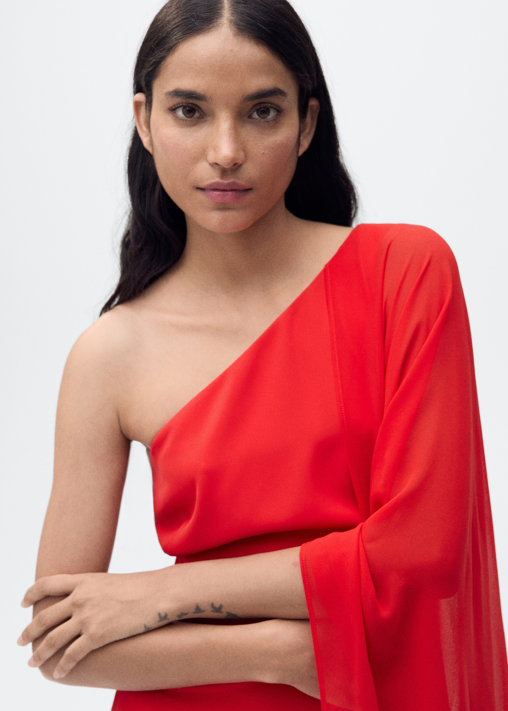 Asymmetrical dress with flared sleeves - Details of the article 1, Red. Ref: 87025730-00.