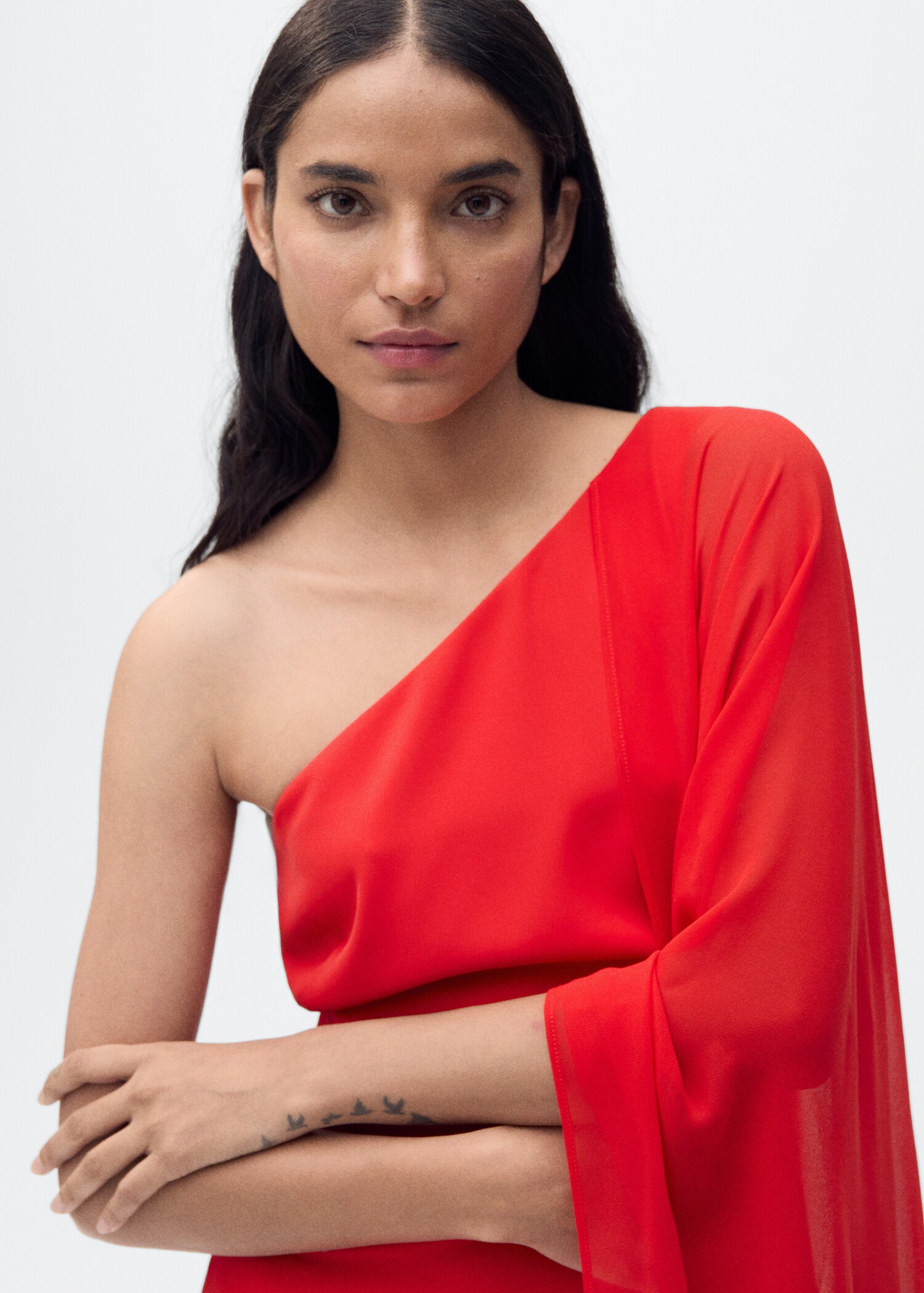 Asymmetrical dress with flared sleeves - Details of the article 1