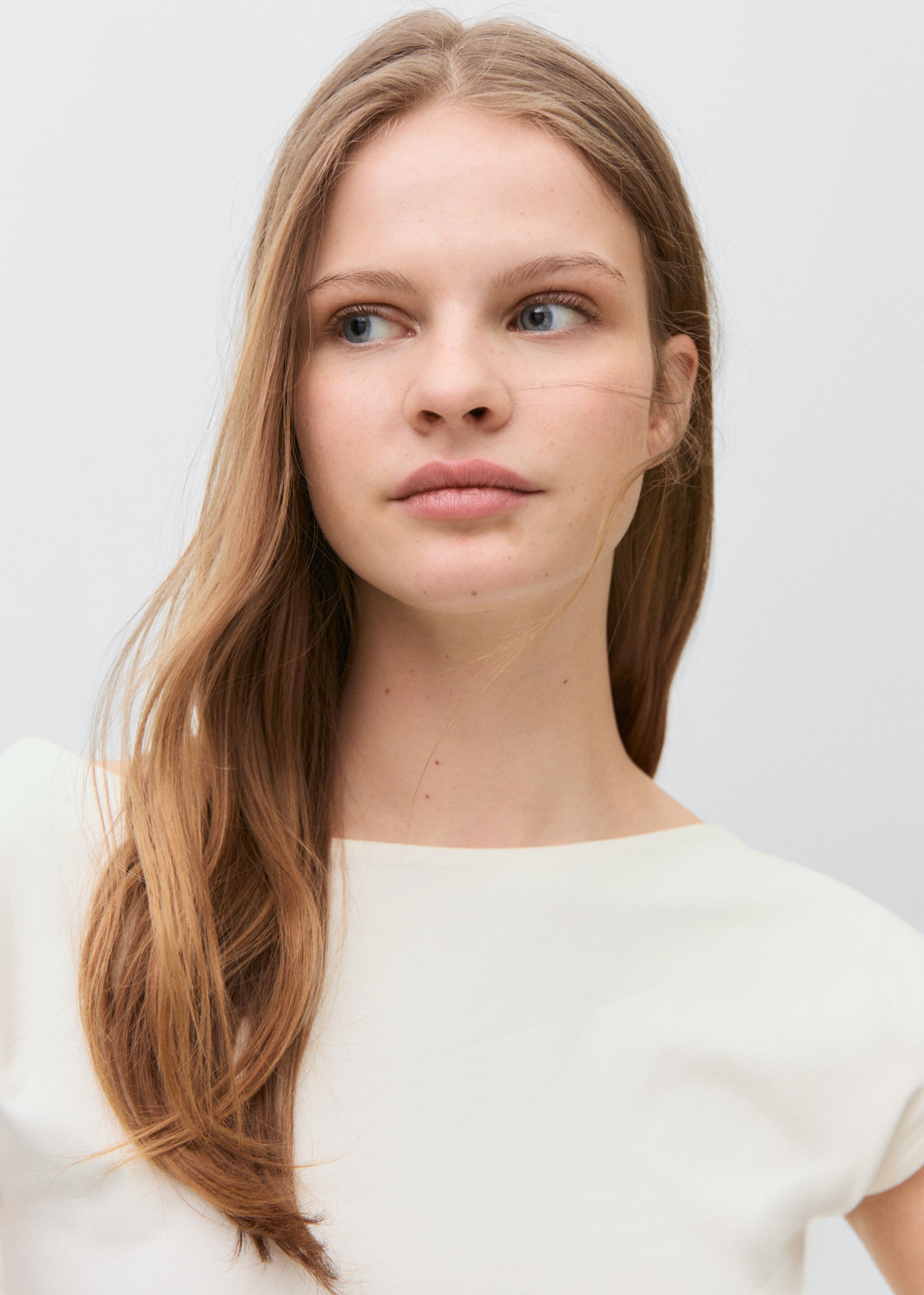 T-shirt with open back - Details of the article 1, Off White. Ref: 87025733-00.