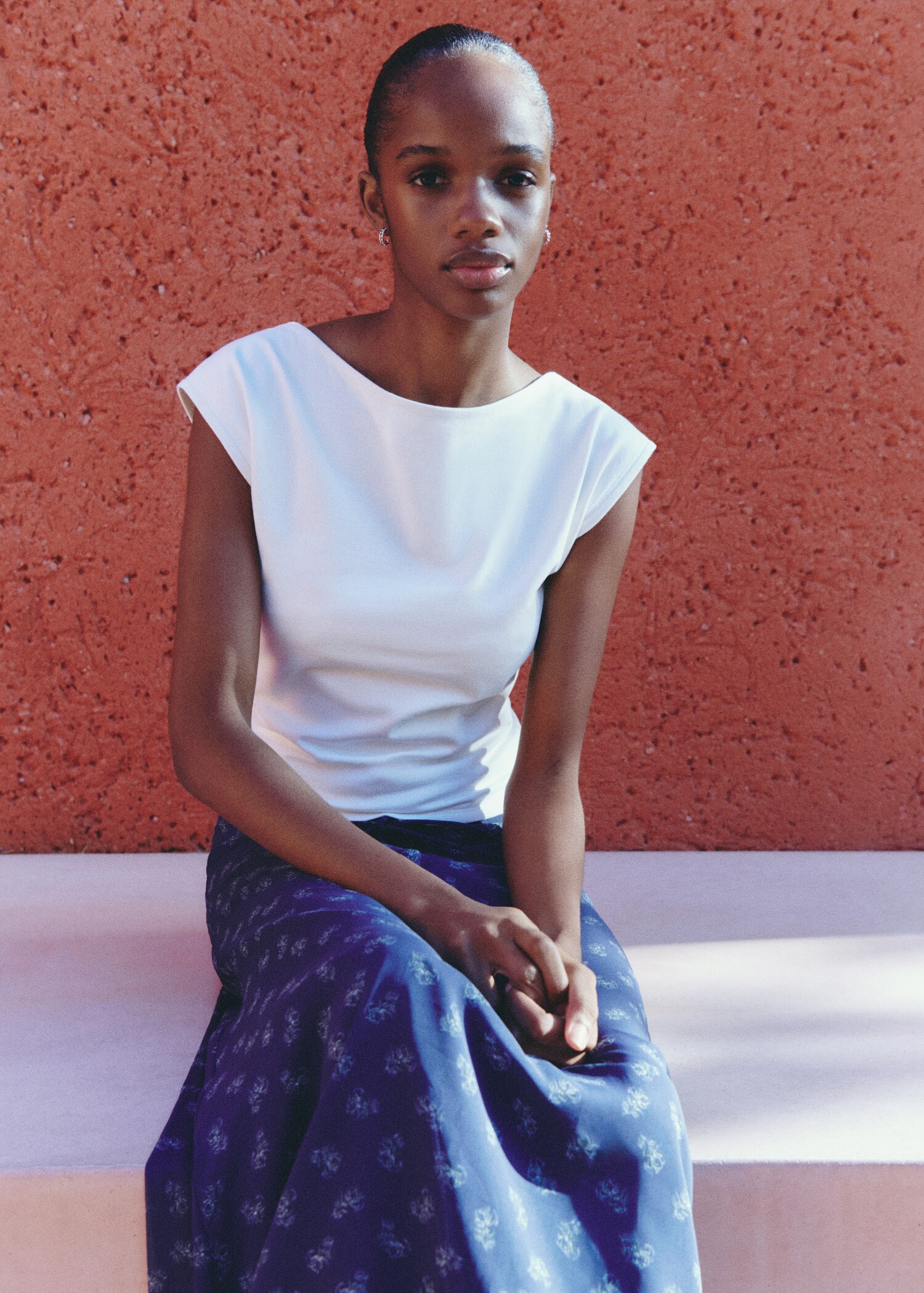 T-shirt with open back - Details of the article 5