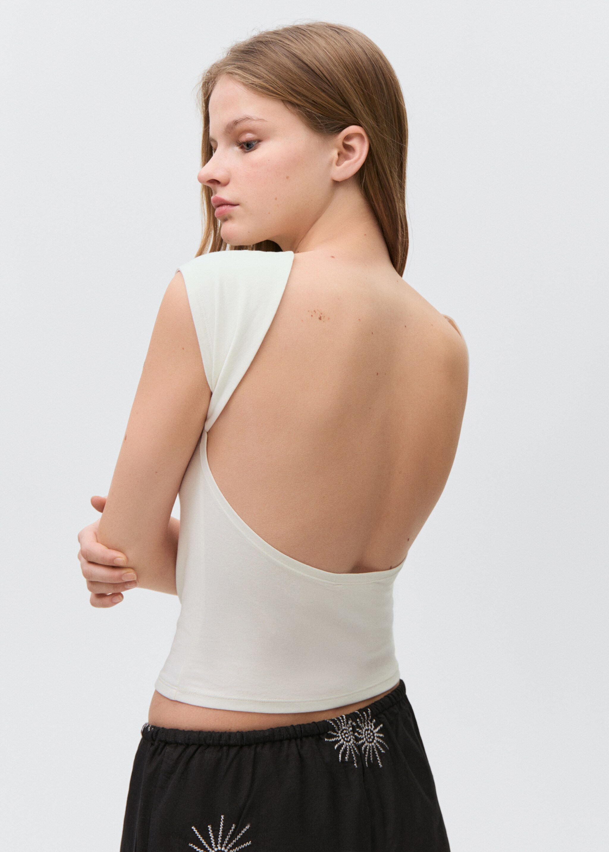 T-shirt with open back - Reverse of the article, Off White. Ref: 87025733-00.