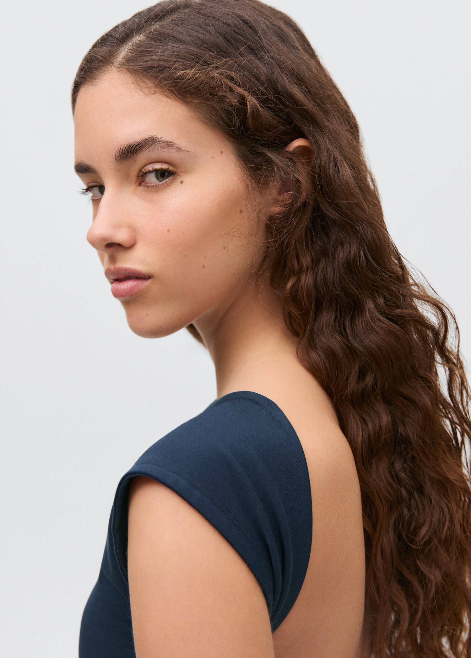 T-shirt with open back - Details of the article 1