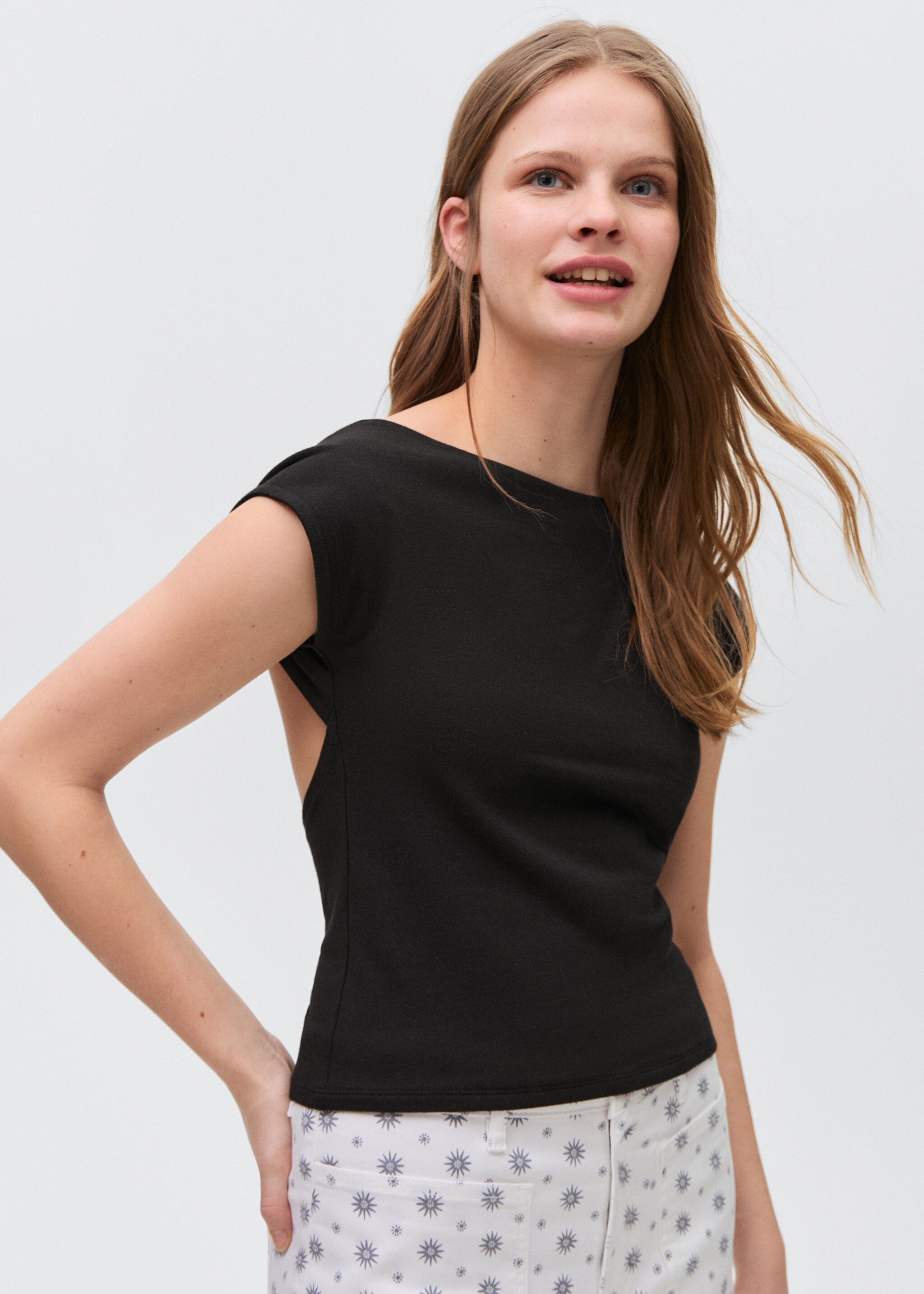 T-shirt with open back - Medium plane, Black. Ref: 87025733-00.