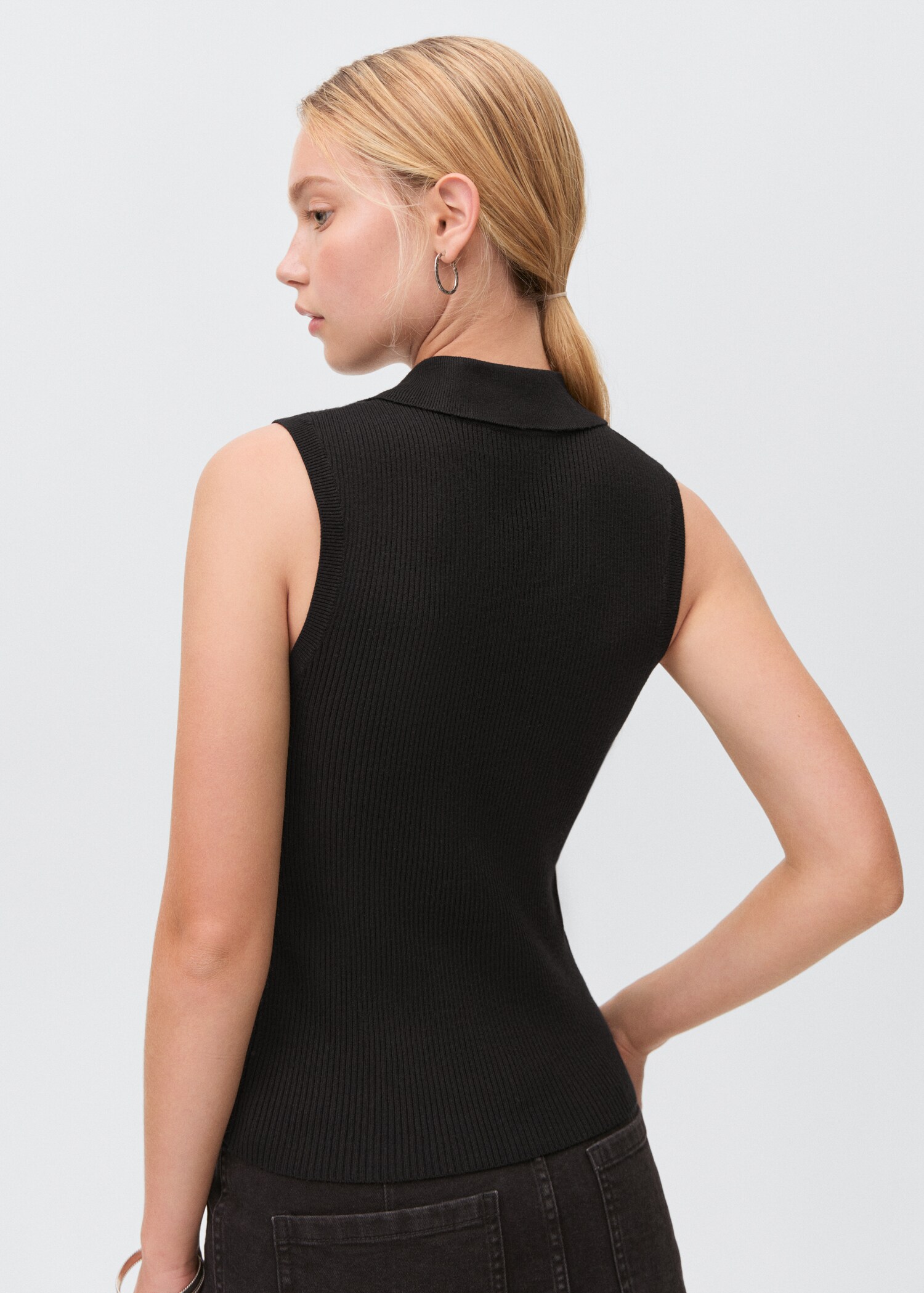 Polo-neck knitted top - Reverse of the article