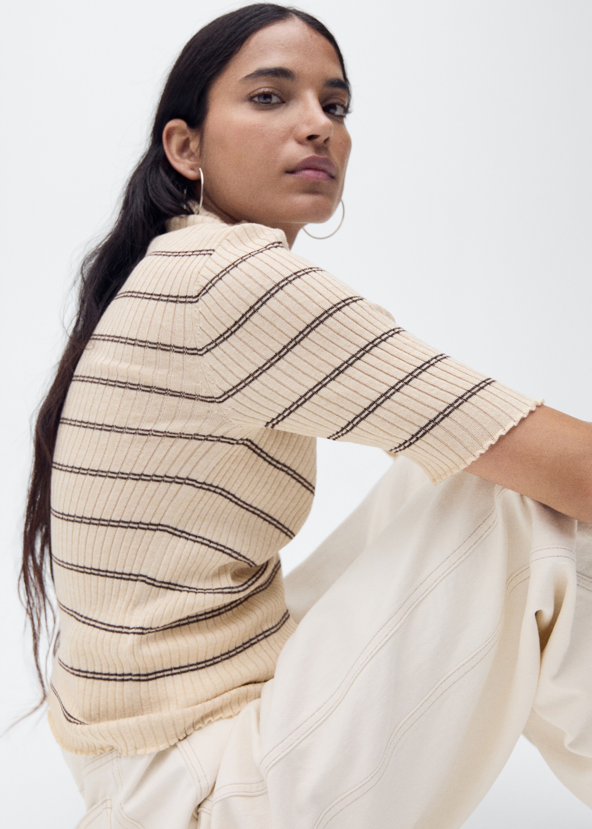 Rippstrickpullover mit halbhohem Kragen - Detail des Artikels 2, Mittelbraun. Ref: 87025751-00.