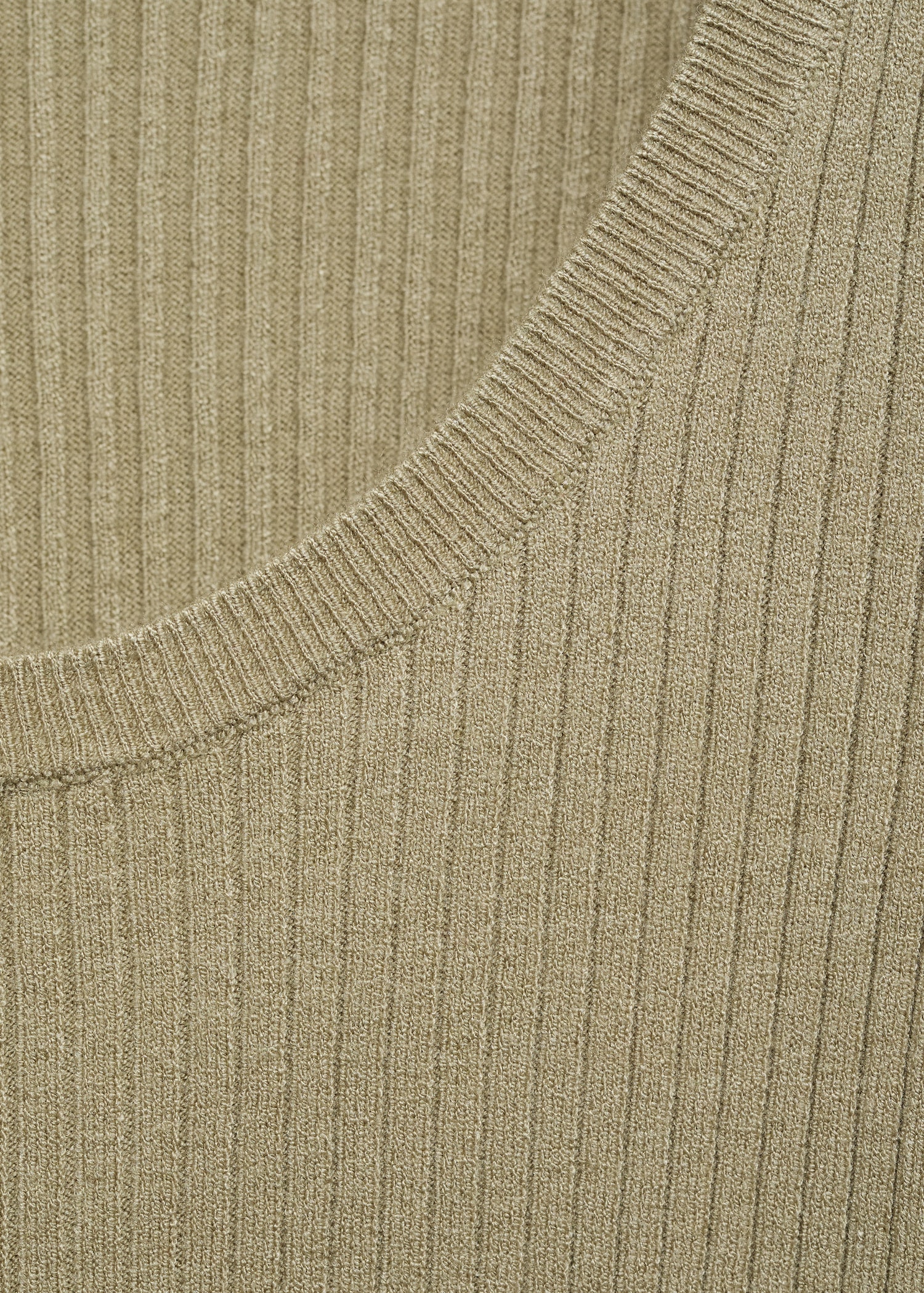 Knitted ribbed sweater - Details of the article 8
