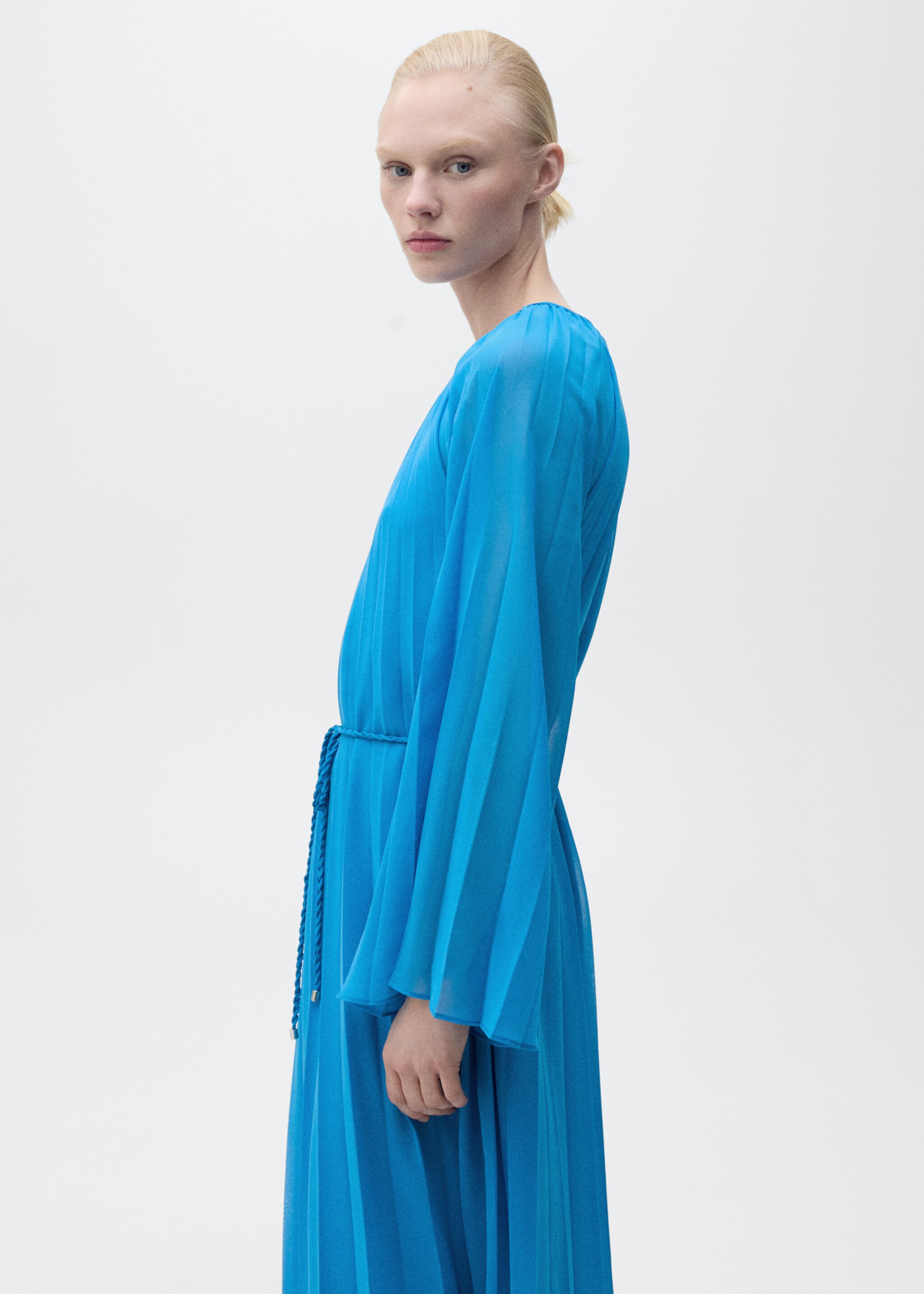 Flared-sleeve pleated dress - Medium plane, Blue. Ref: 87025757-00.