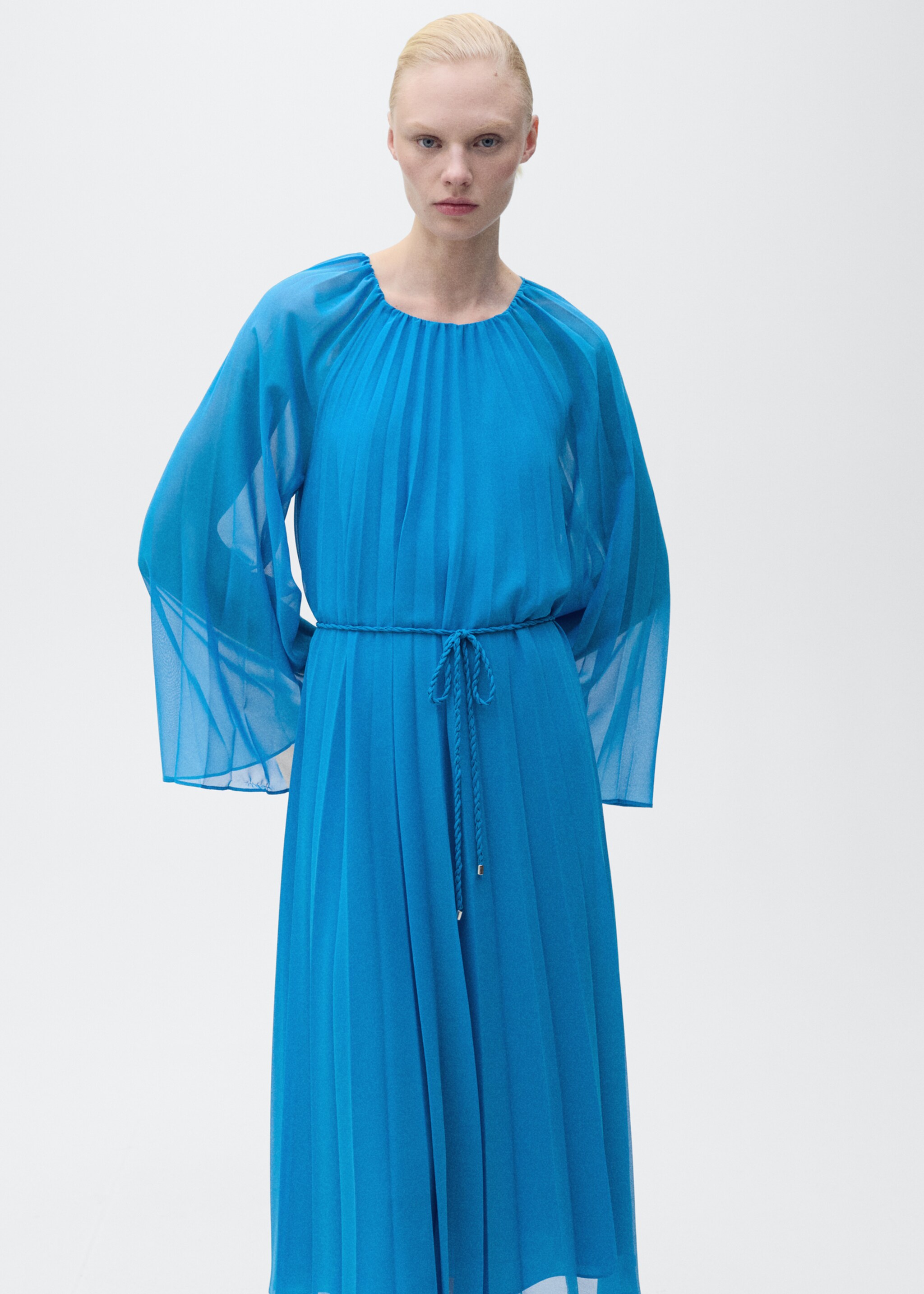 Flared-sleeve pleated dress - Details of the article 6, Blue. Ref: 87025757-00.