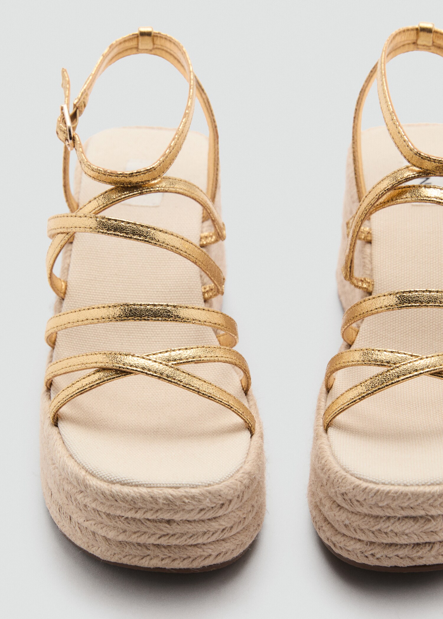 Πέδιλα πλατφόρμες με μεταλλικά λουριά - Λεπτομέρεια του προϊόντος 1