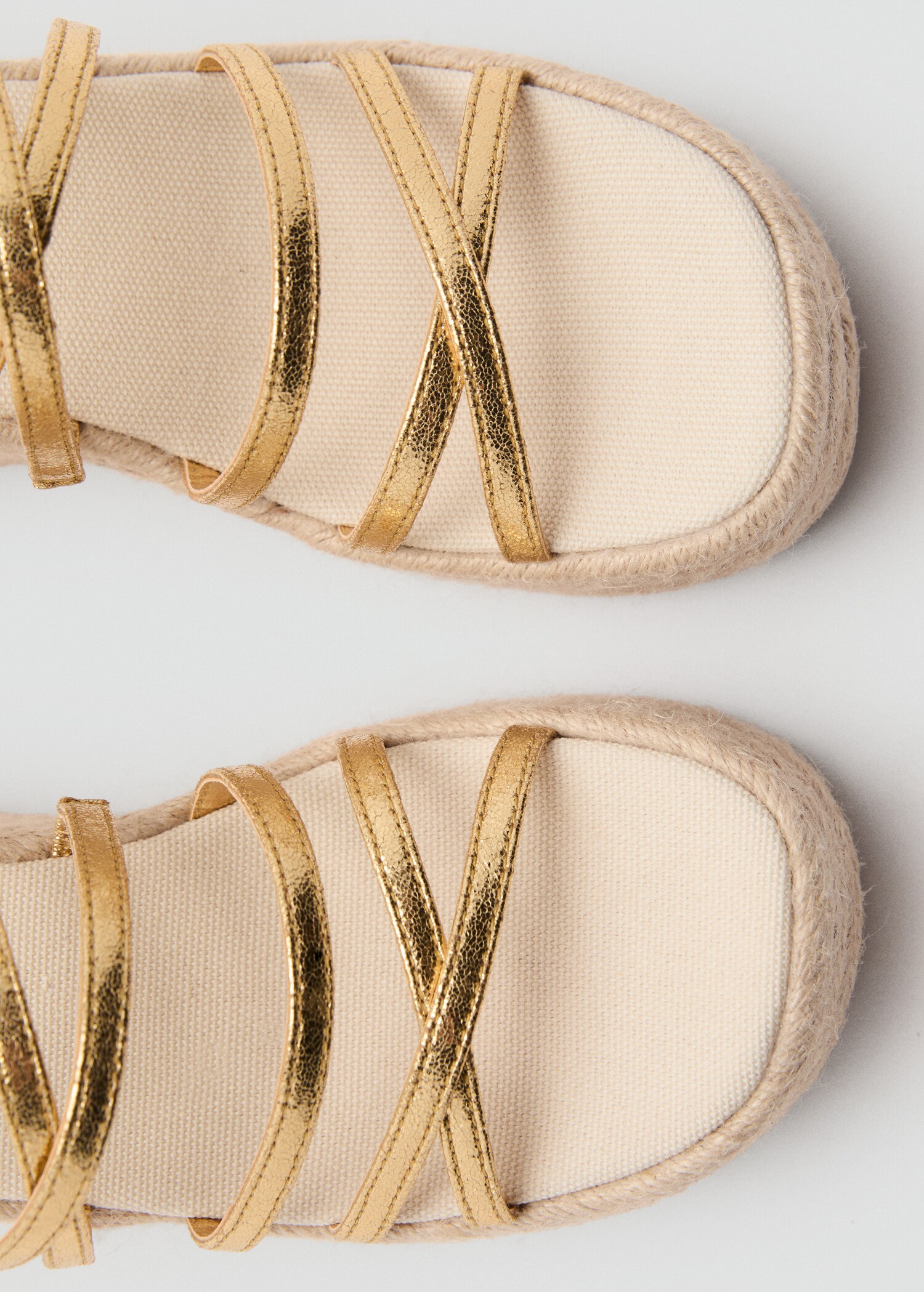 Πέδιλα πλατφόρμες με μεταλλικά λουριά - Λεπτομέρεια του προϊόντος 3