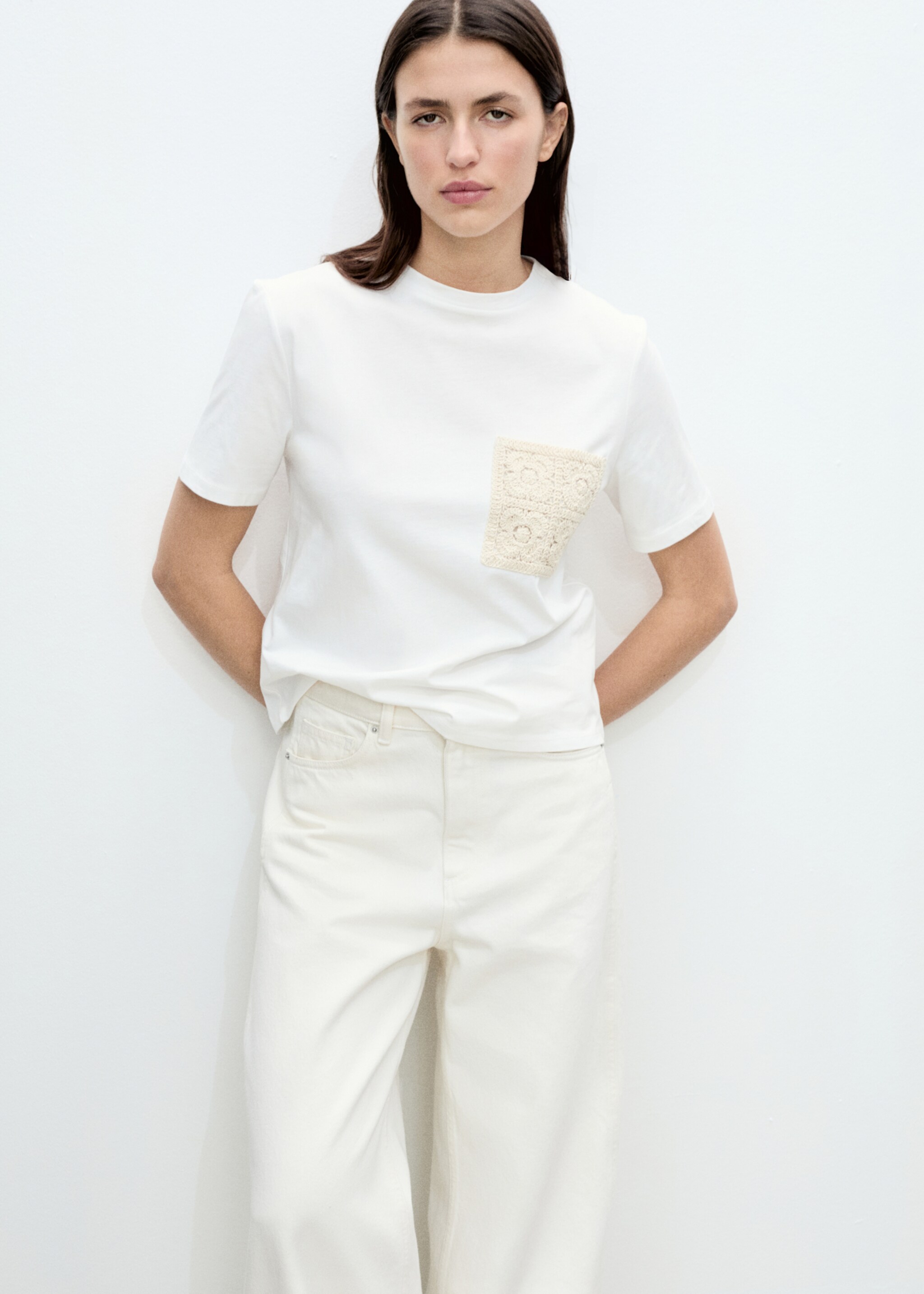 Short-sleeved t-shirt with crochet pocket - Medium plane, White. Ref: 87025762-00.