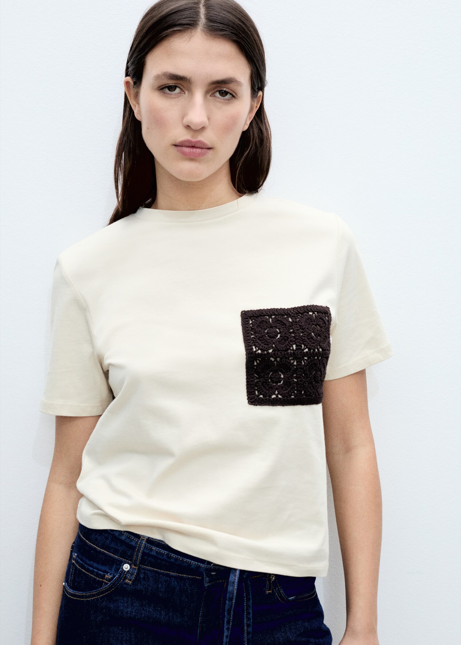 Short-sleeved t-shirt with crochet pocket - Medium plane