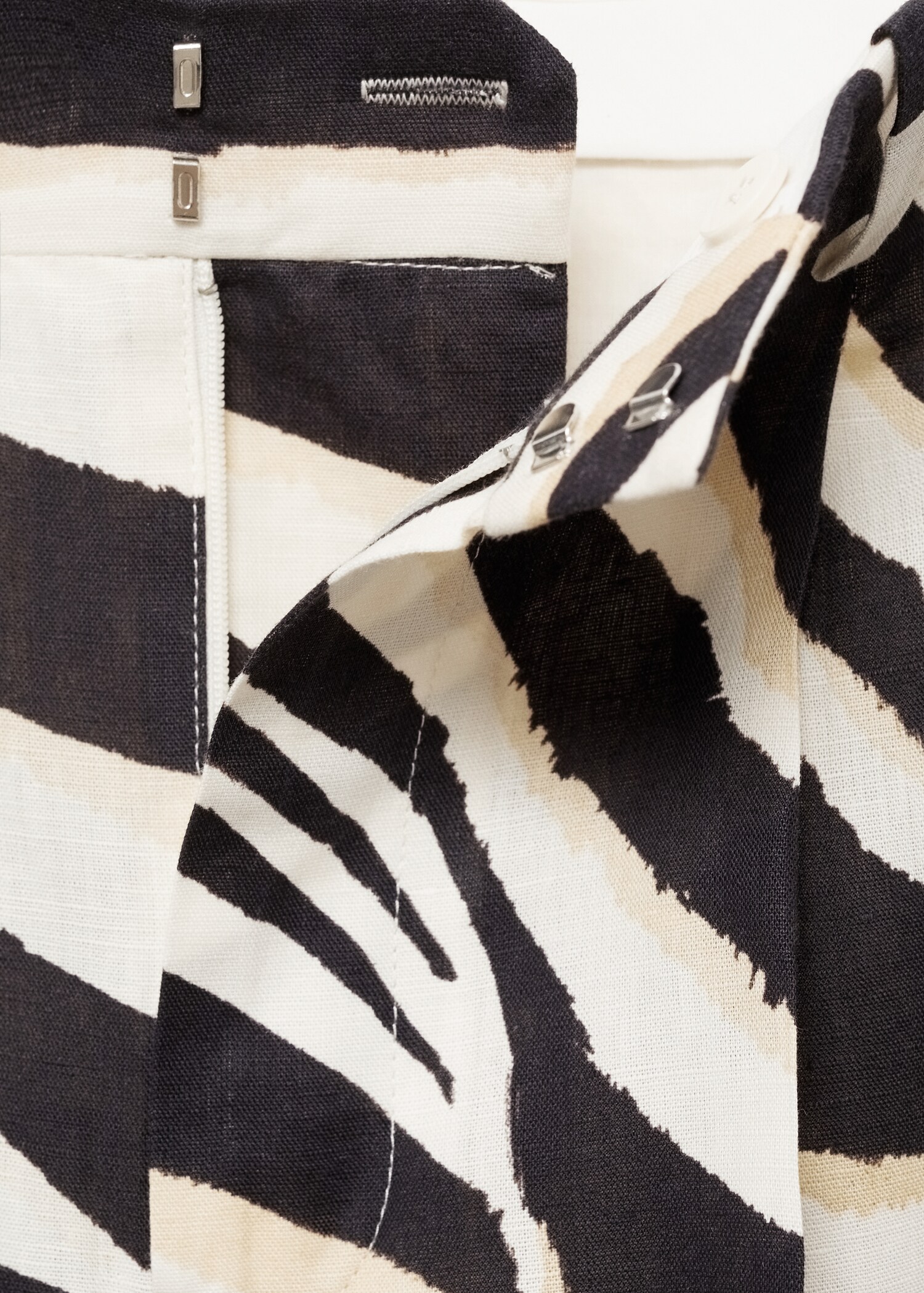 Linen wide leg zebra-print pants - Details of the article 8