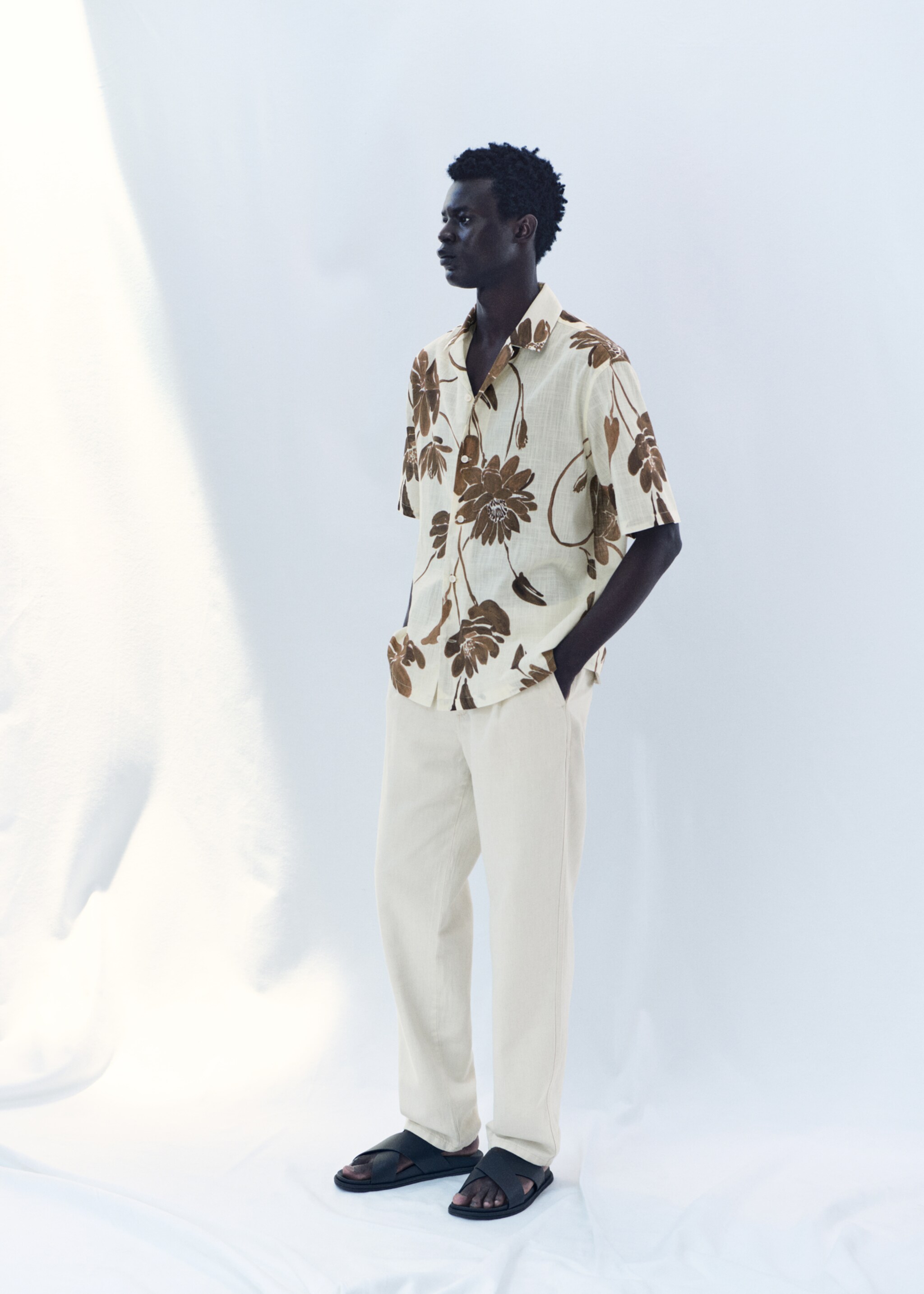 Overhemd met bloemenprint en bowlingkraag - Detail van het artikel 3, Bruin. Ref: 87025939-00.