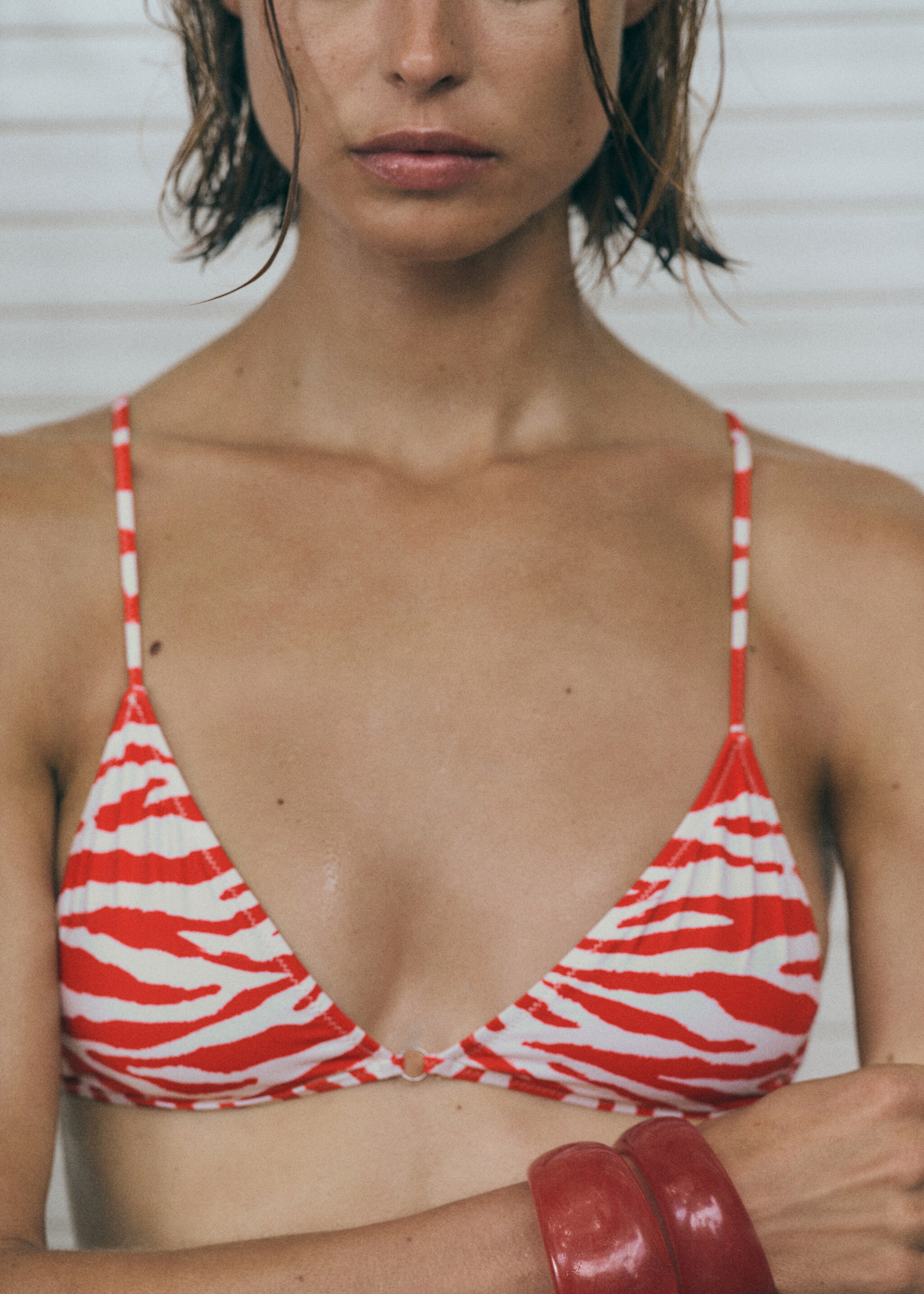 Haut de bikini triangle zèbre - Plan moyen, Rouge. Ref: 87025948-00.