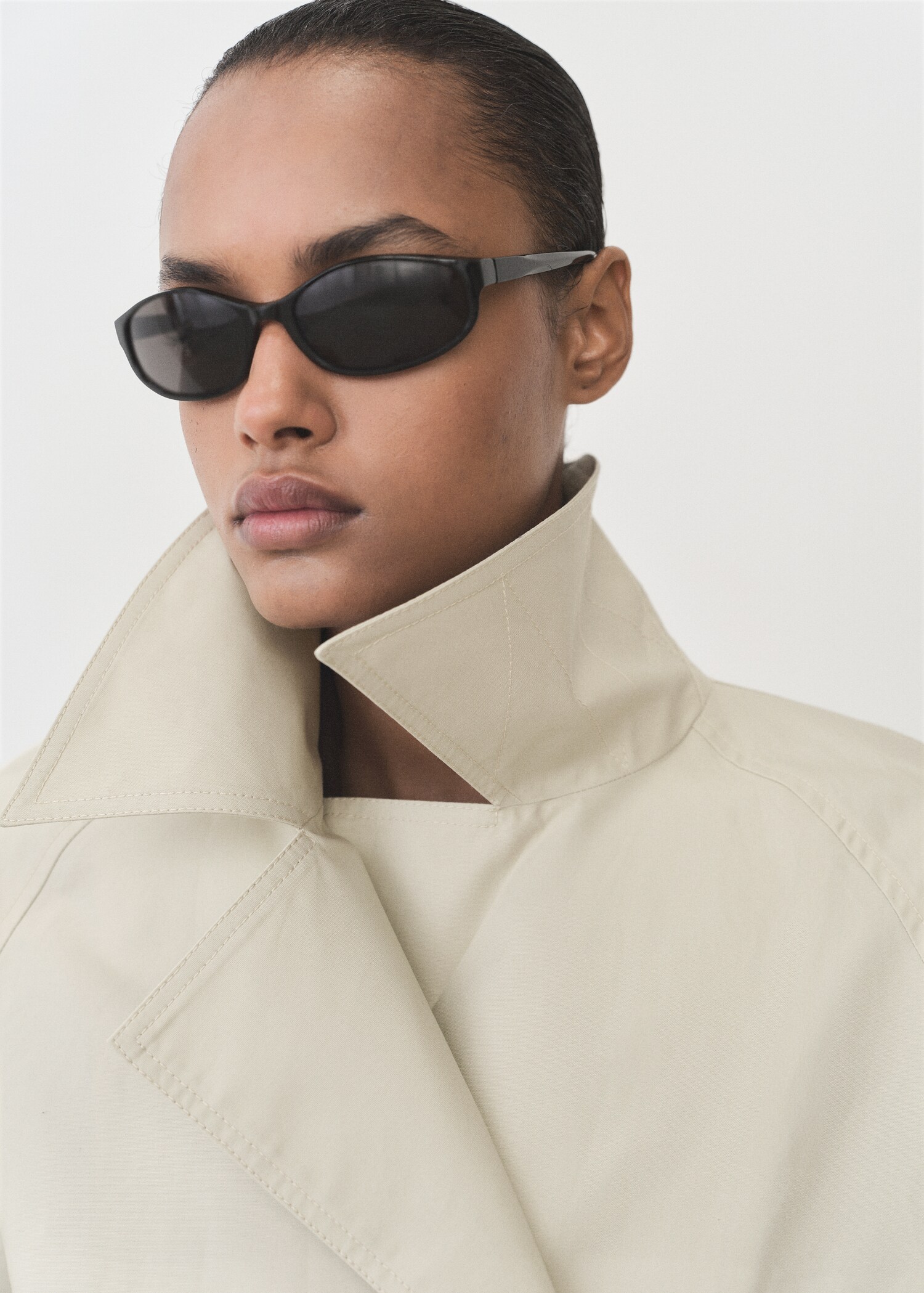 Short double-breasted trench coat - Details of the article 1