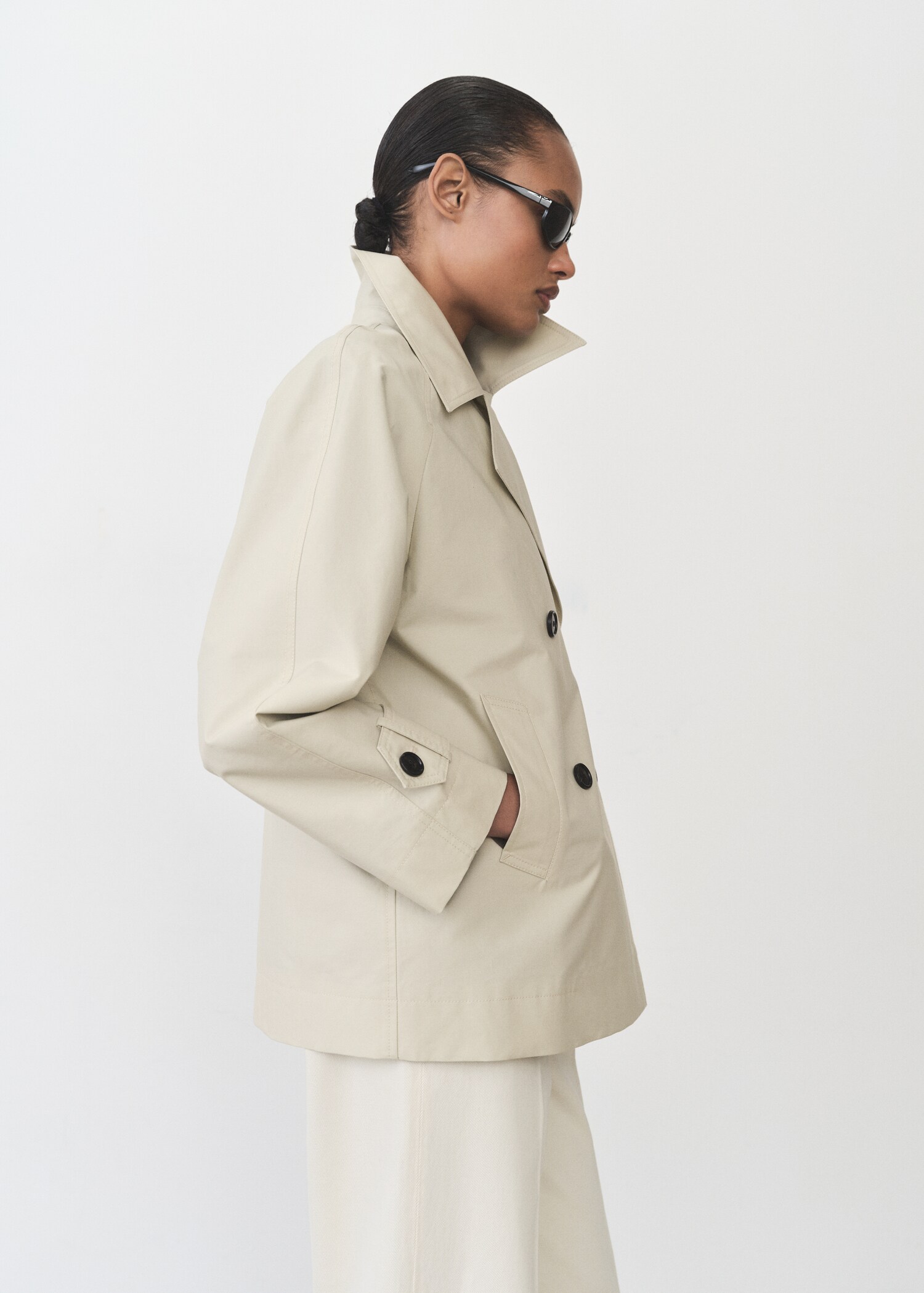 Short double-breasted trench coat - Details of the article 6