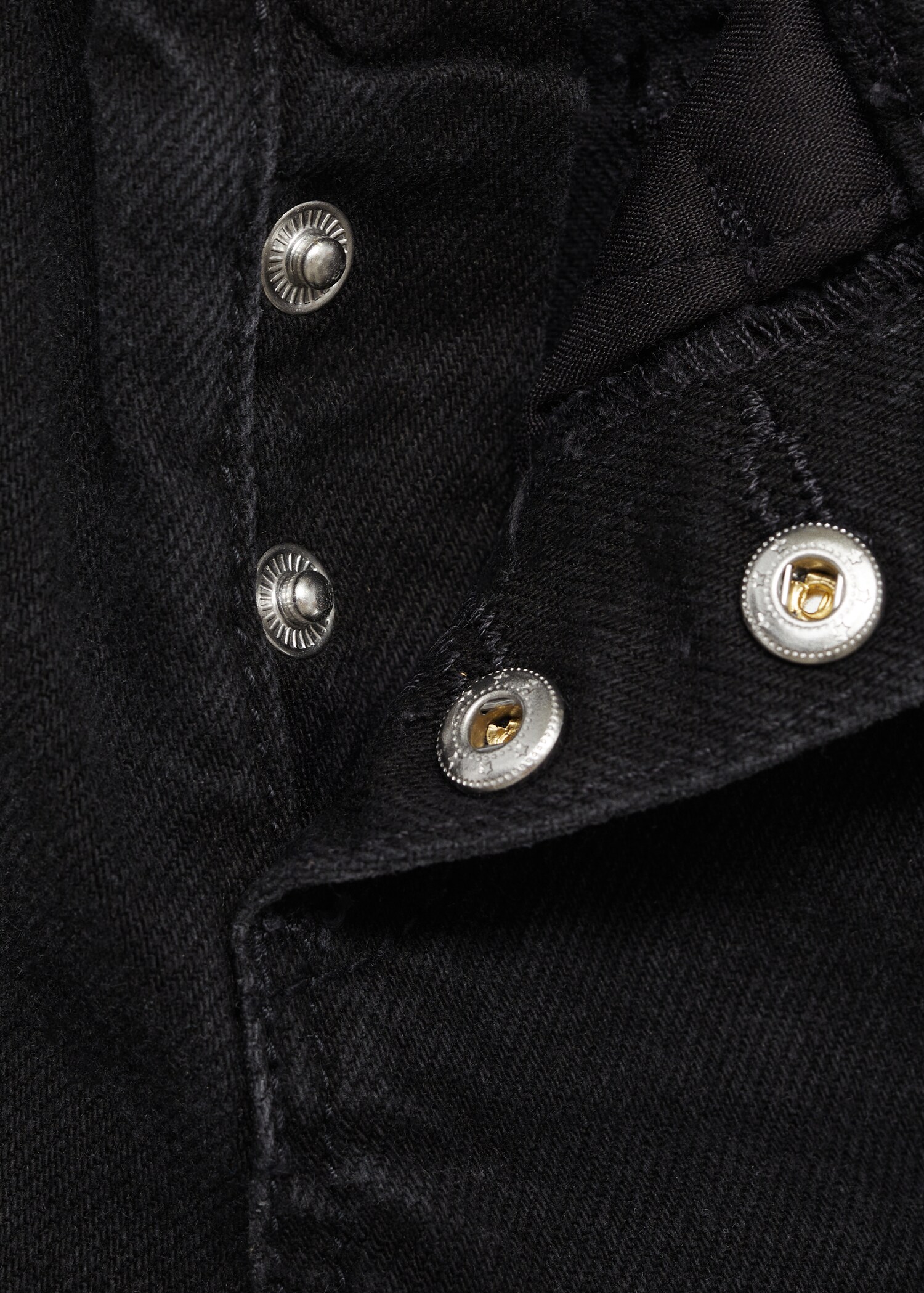 Denim shorts with belt - Details of the article 8