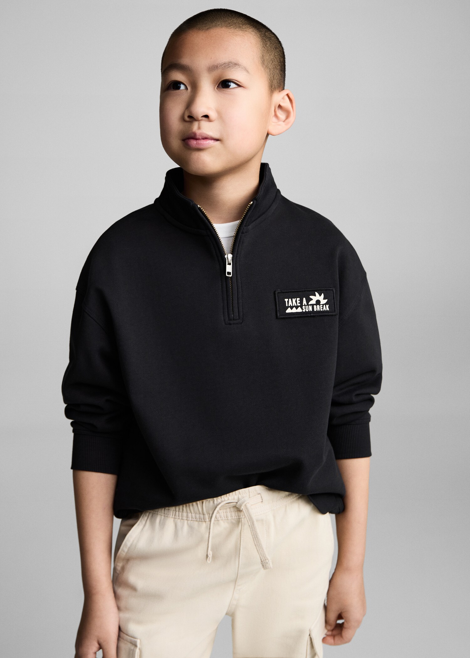 Mikina s vysokým límcem na zip - Náhled ve středové rovině