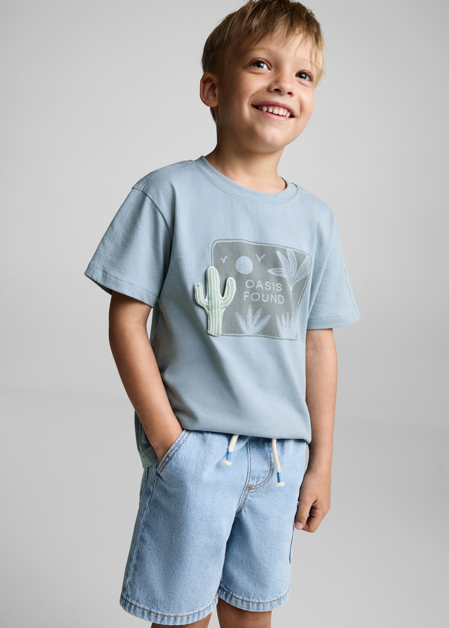 Katoenen T-shirt met reliëf ontwerp - Middenvlak