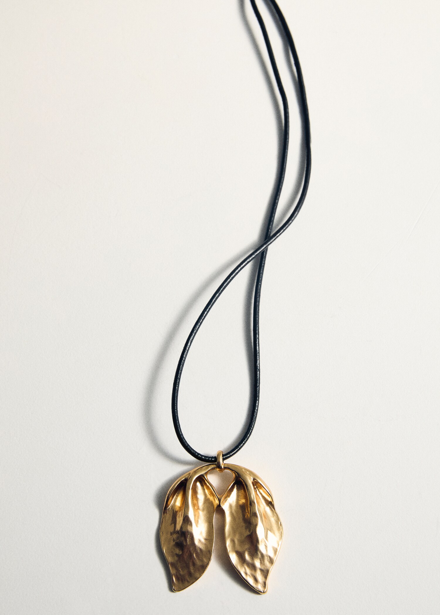 Textured-leaves pendant necklace - Details of the article 5