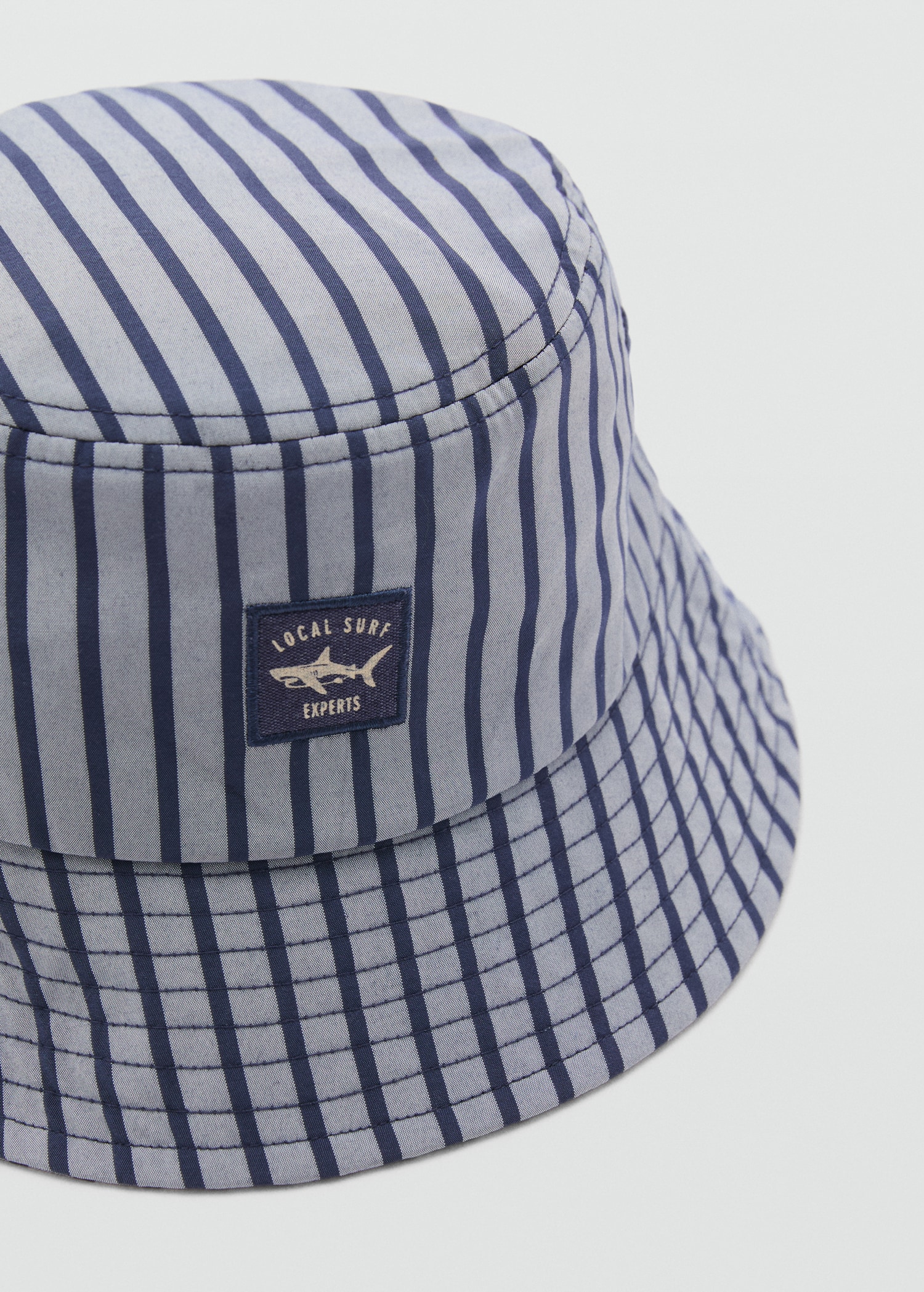 Gestreifter Bucket Hat - Mittlere Ansicht