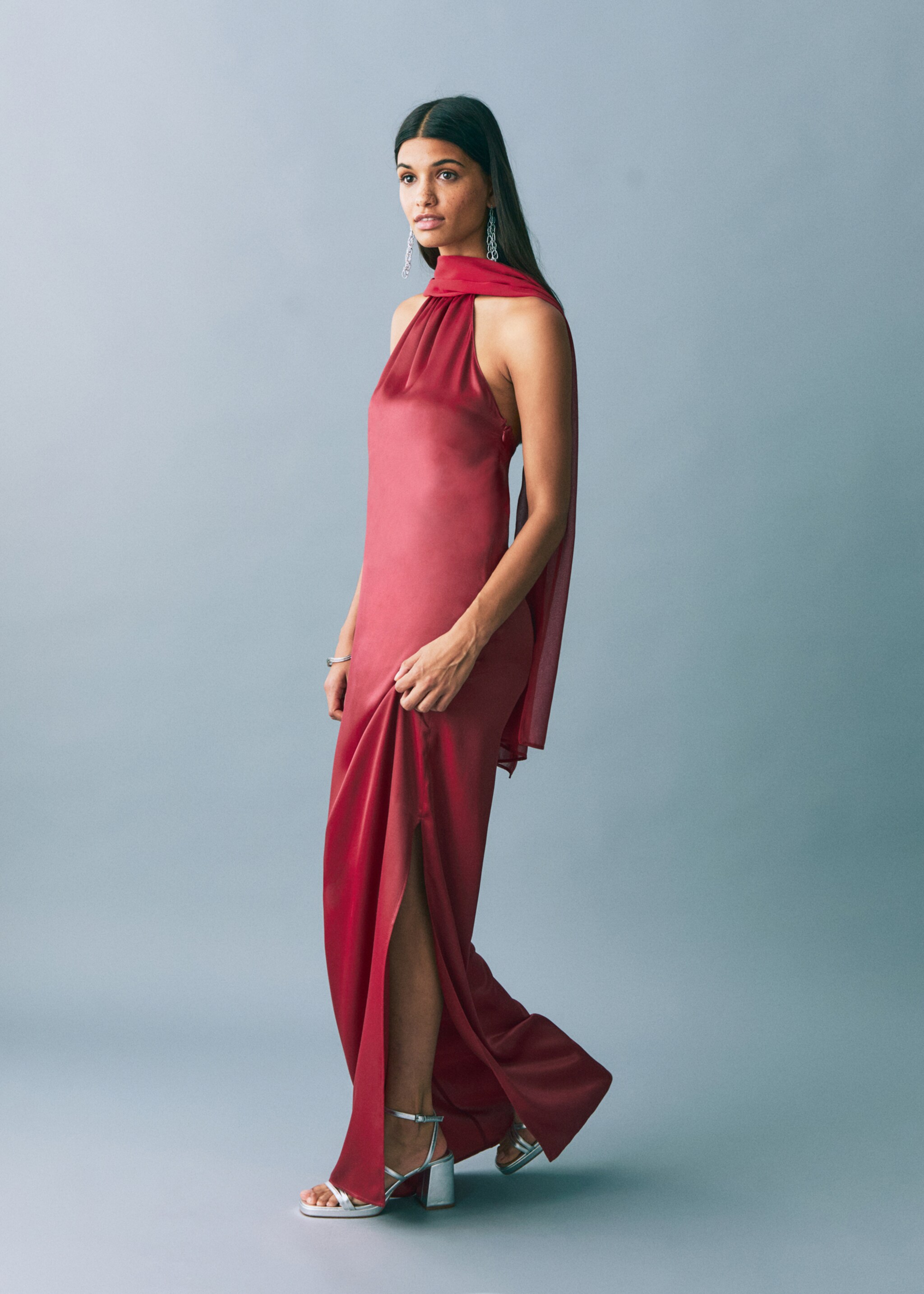Satin halter neck dress - Details of the article 2, Maroon. Ref: 87026364-00.