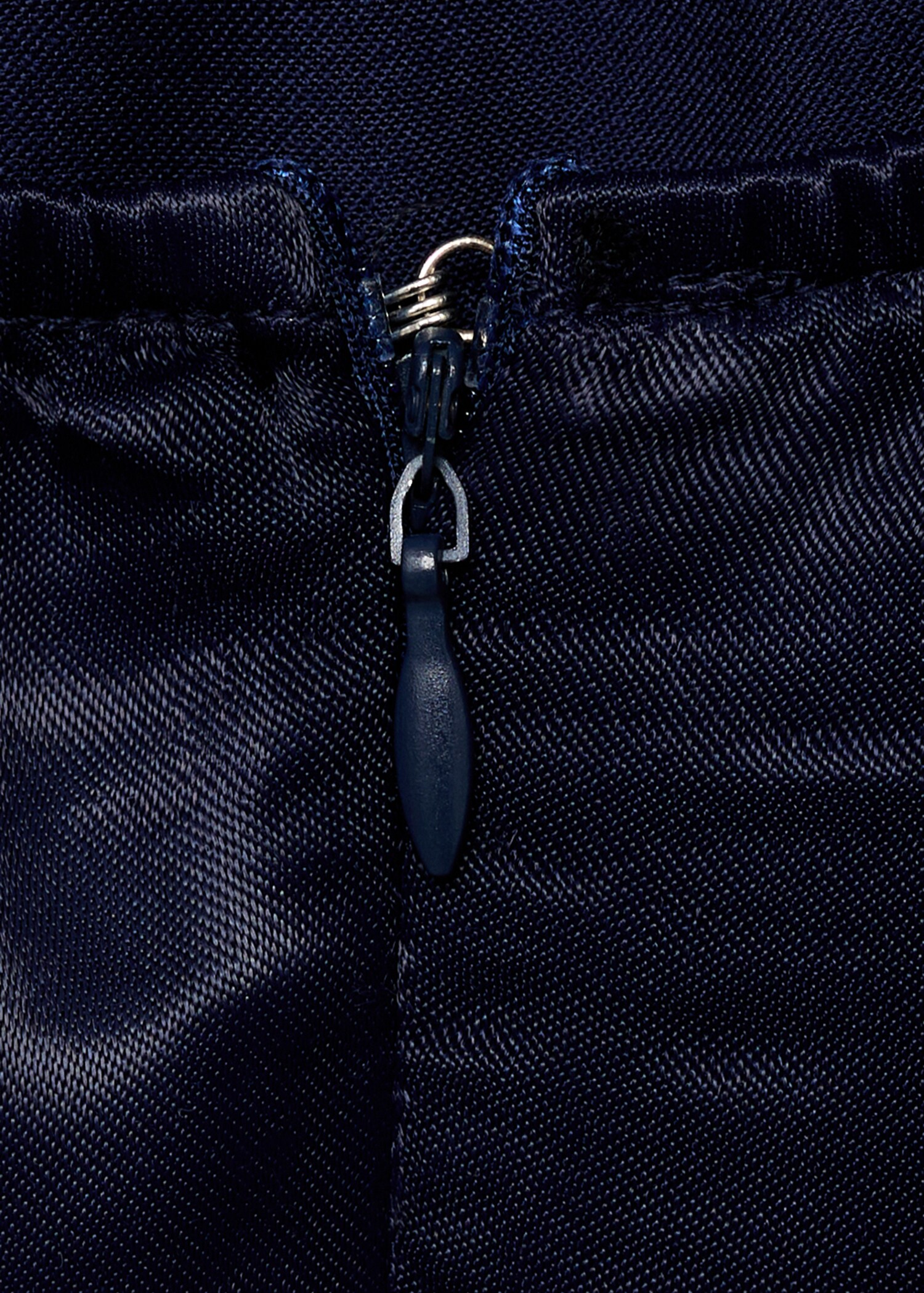 Vestido acetinado com gola halter - Pormenor do artigo 0