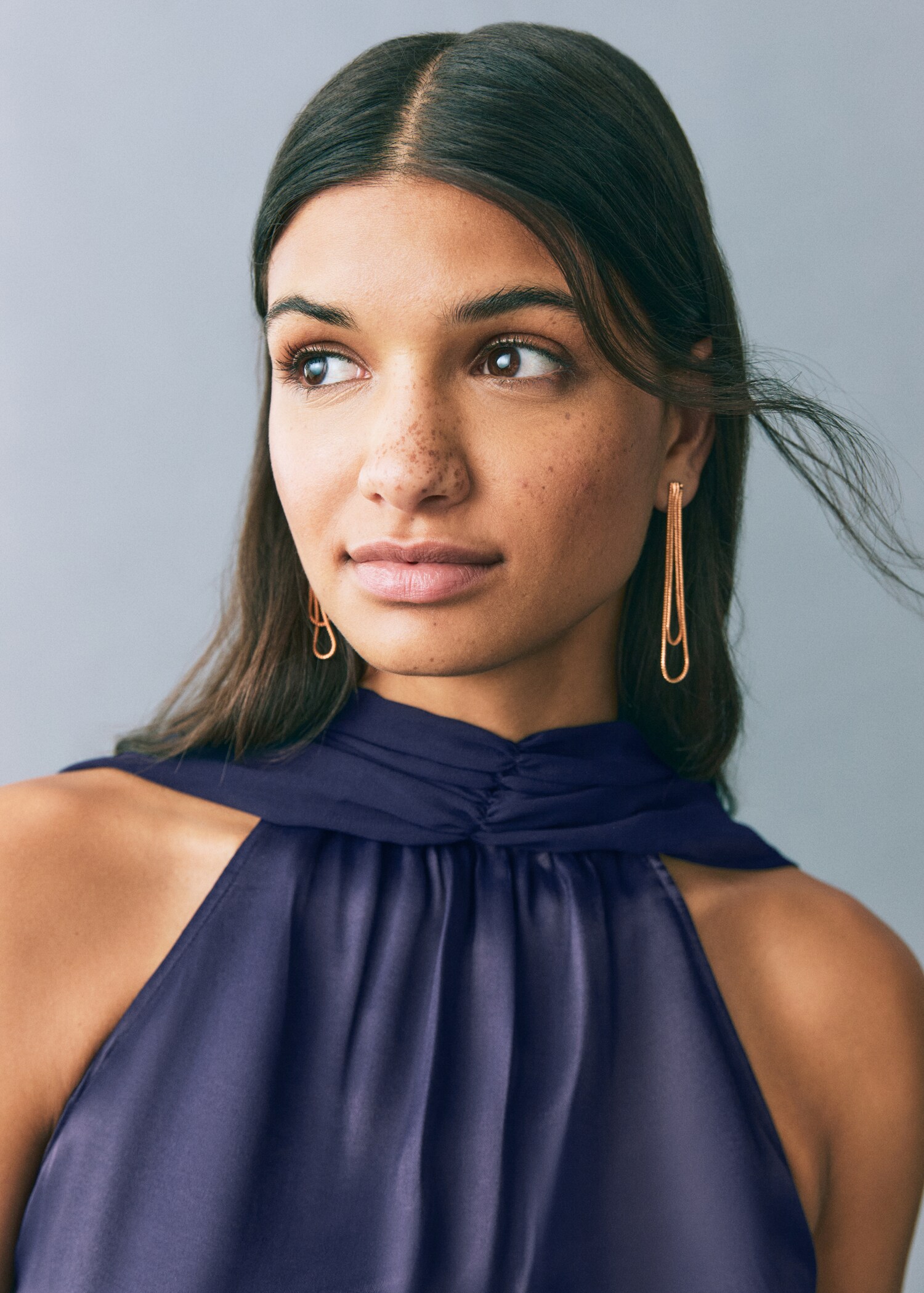 Vestido acetinado com gola halter - Pormenor do artigo 1