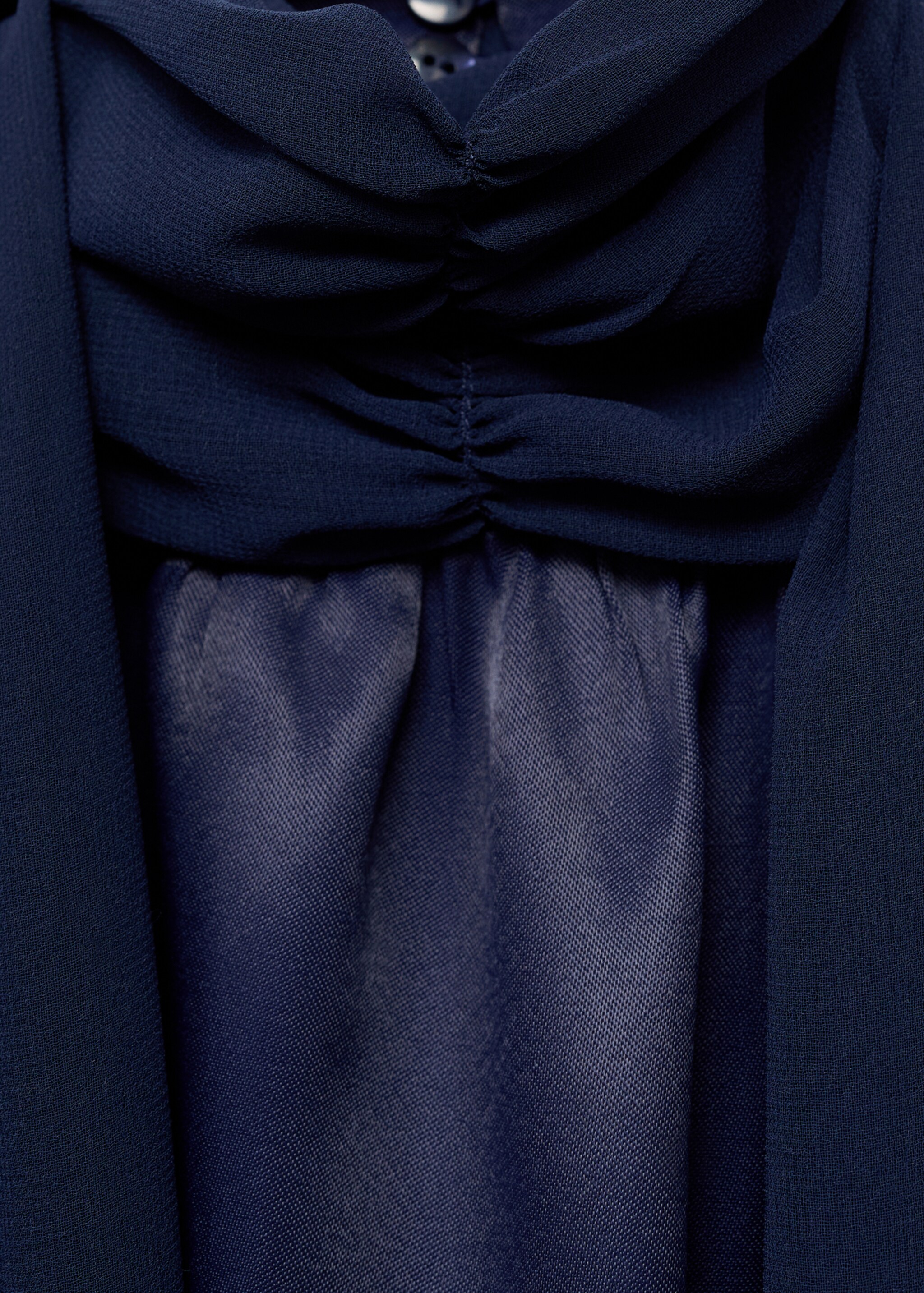 Vestido acetinado com gola halter - Pormenor do artigo 8, Azul-noite. Ref: 87026365-00.