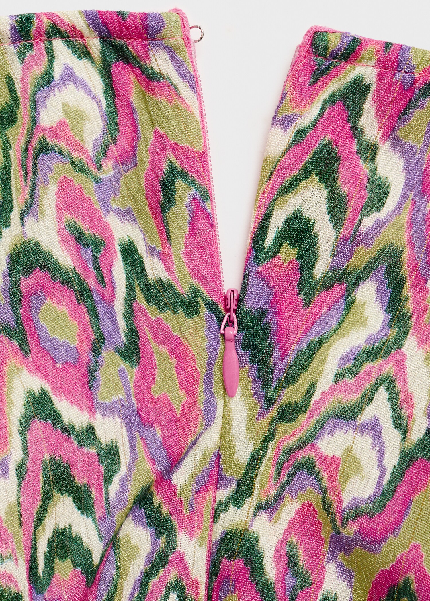 Bedrucktes Kleid mit Taillenband - Detail des Artikels 0