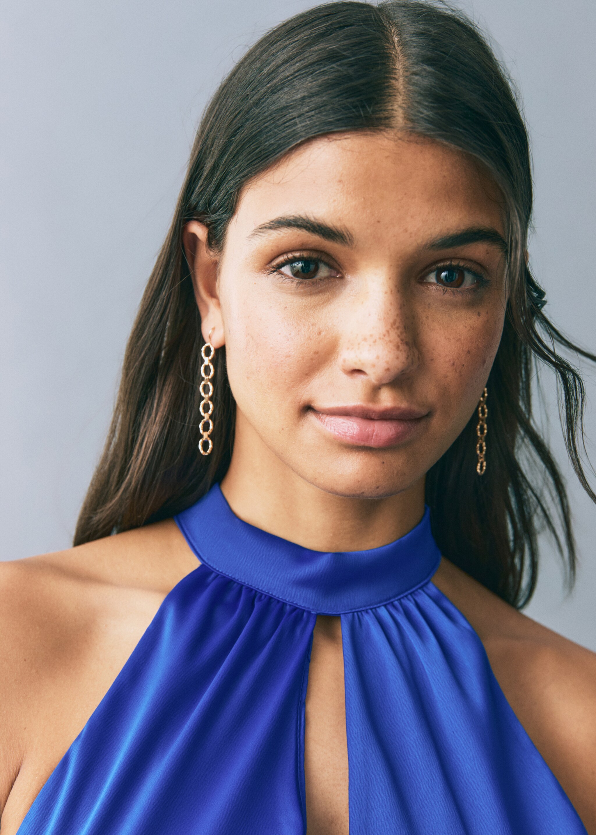 Satiniertes Neckholderkleid - Detail des Artikels 1, Elektrischblau. Ref: 87026368-00.