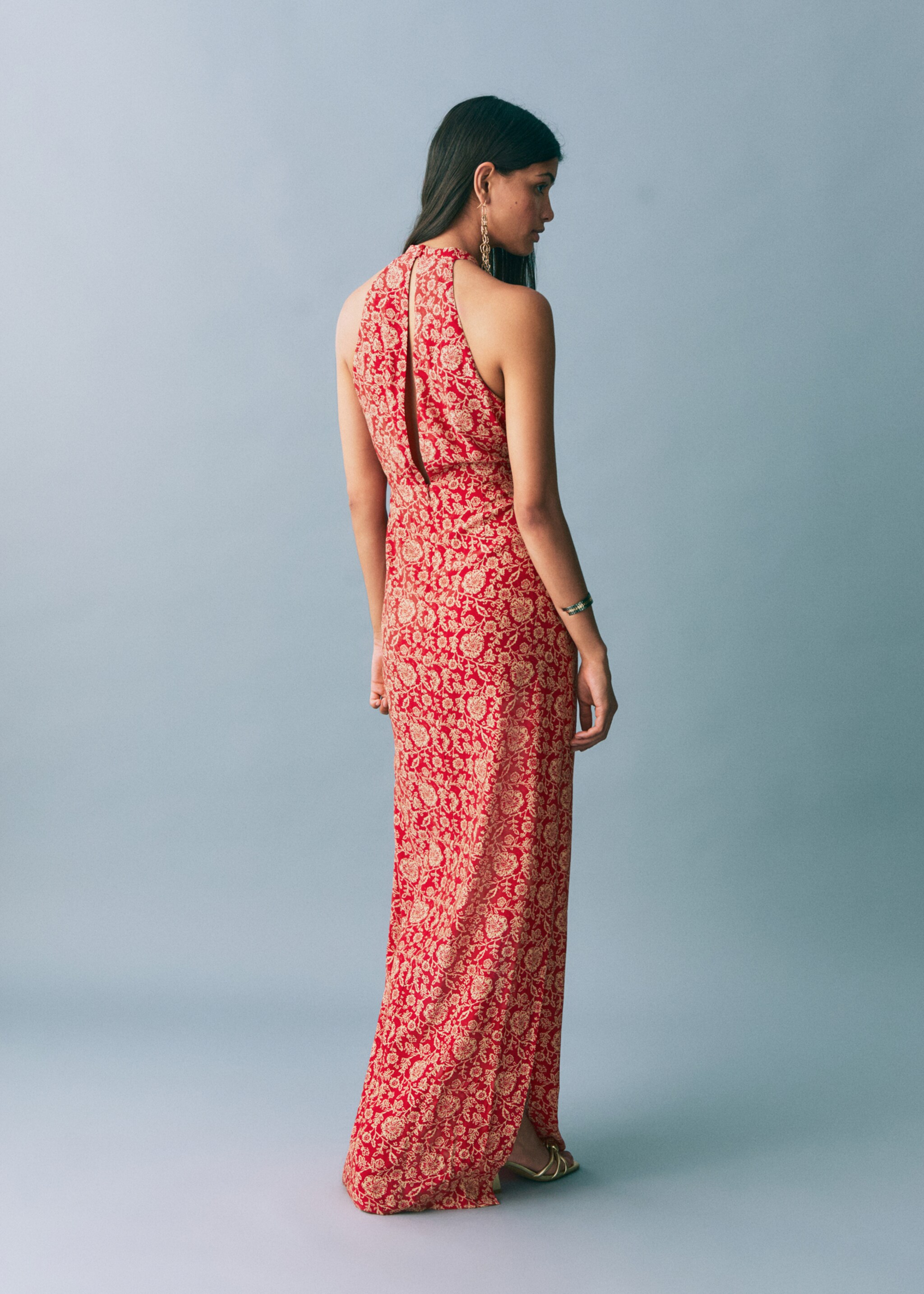 Kleid mit Halfterkragen - Rückseite des Artikels, Bräunliches Orange. Ref: 87026371-00.