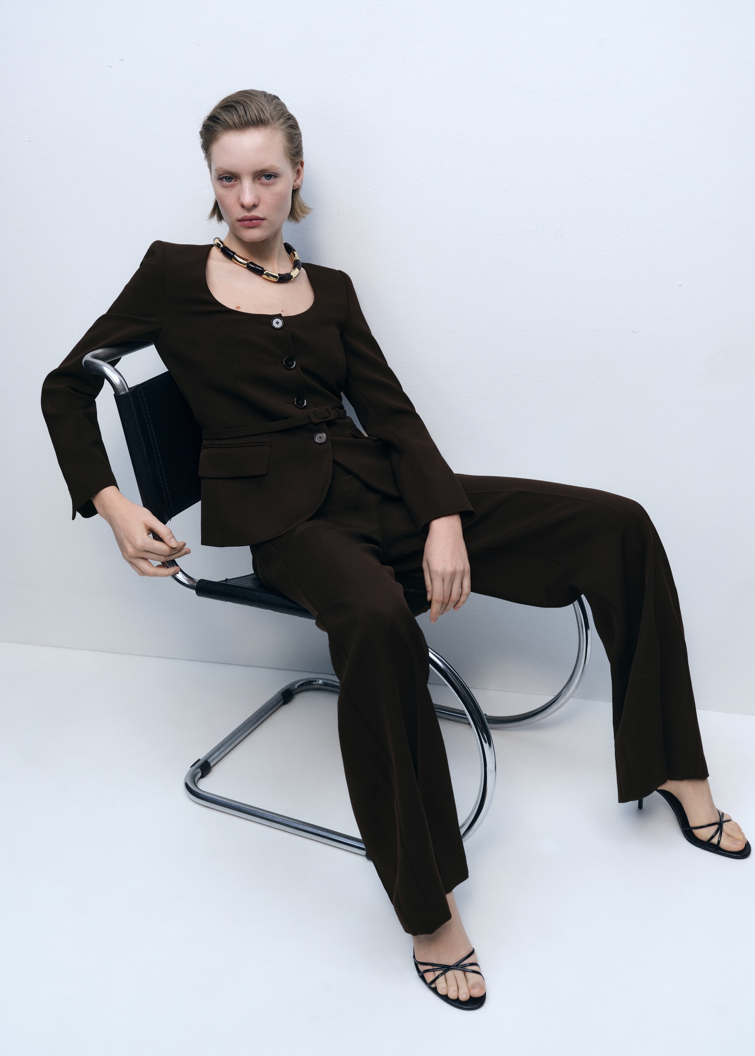 Suit jacket with belt - Details of the article 2