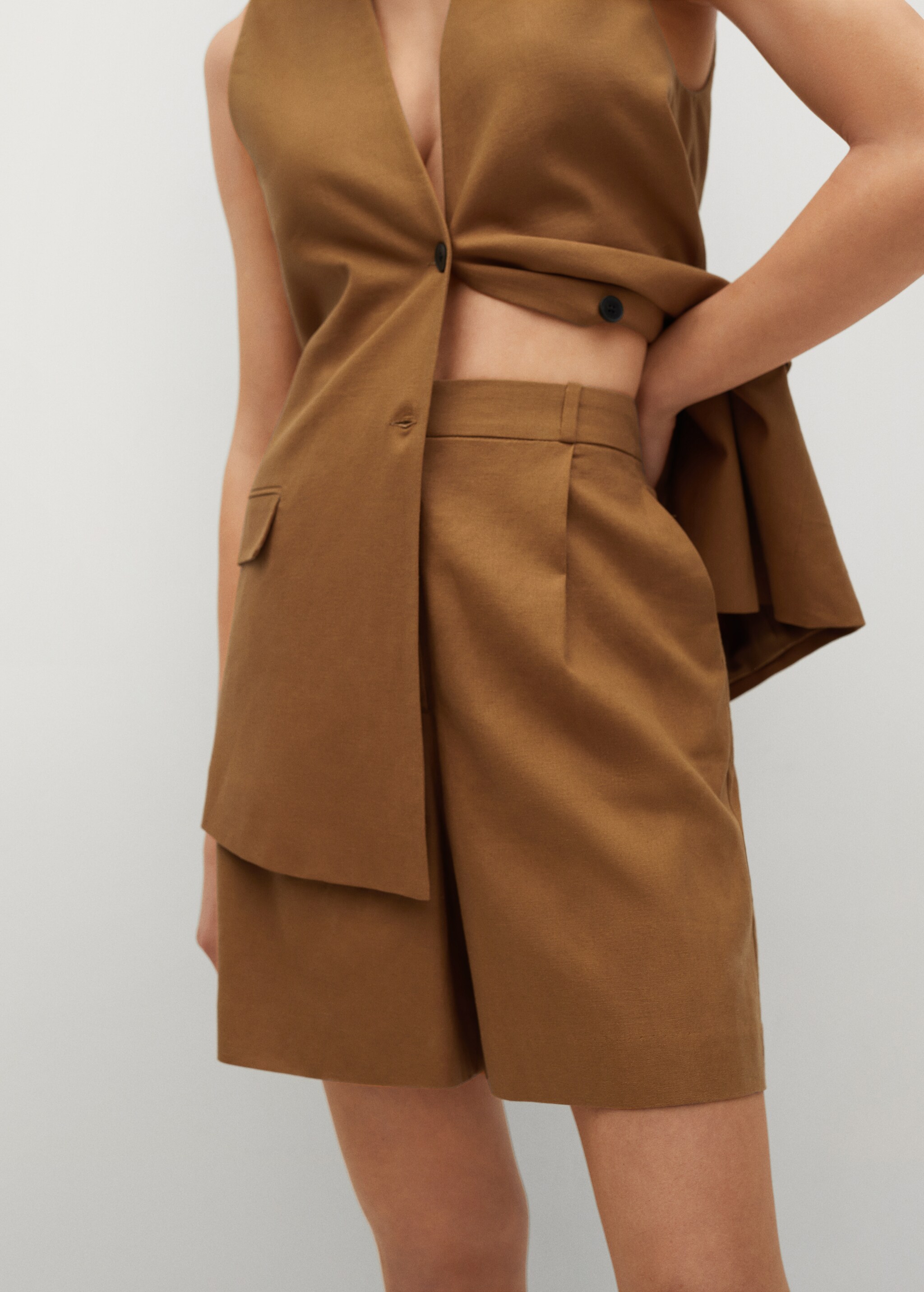 Short lino pinzas - Plano medio