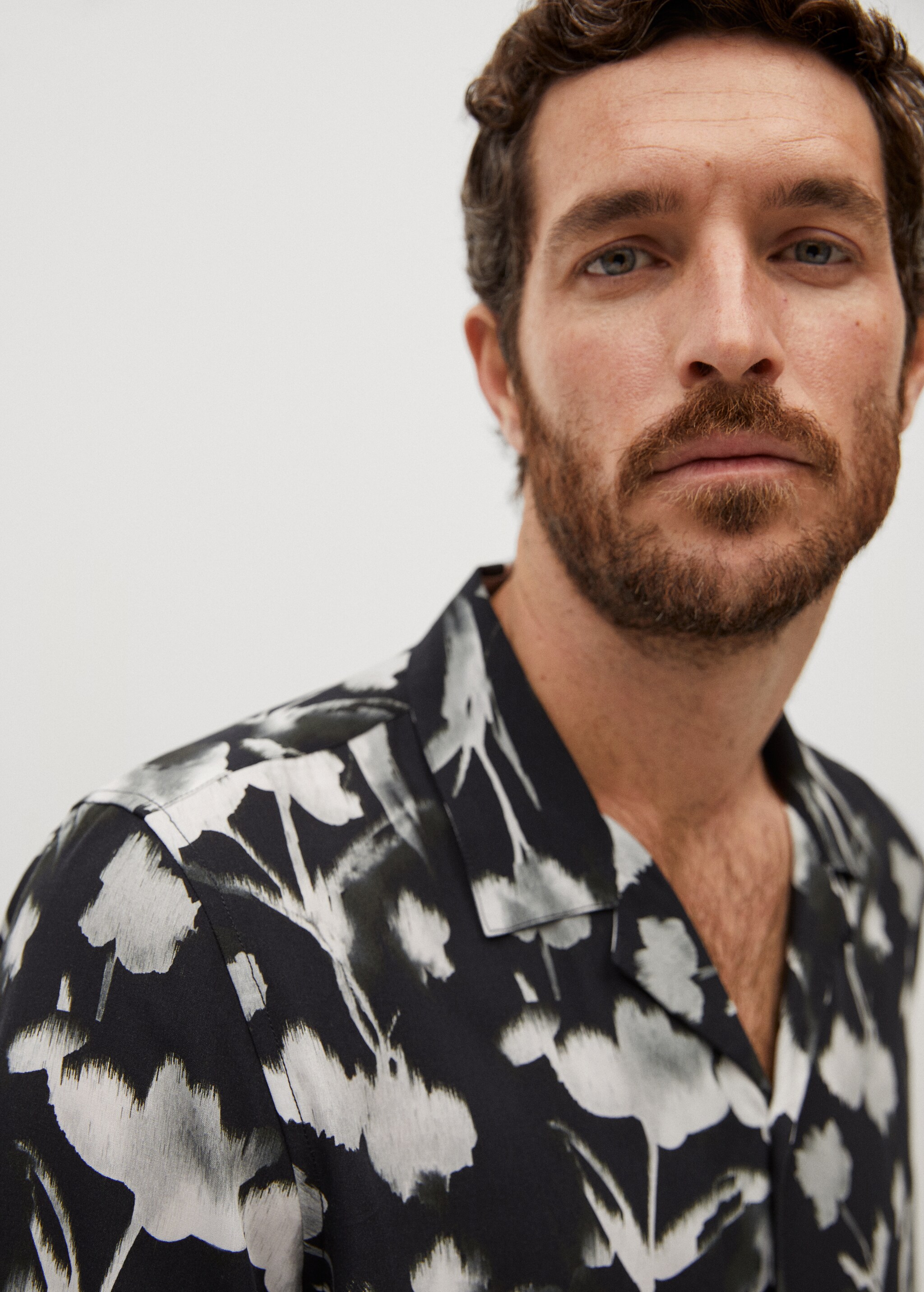 Camisa regular fit estampado floral - Detalle del artículo 1